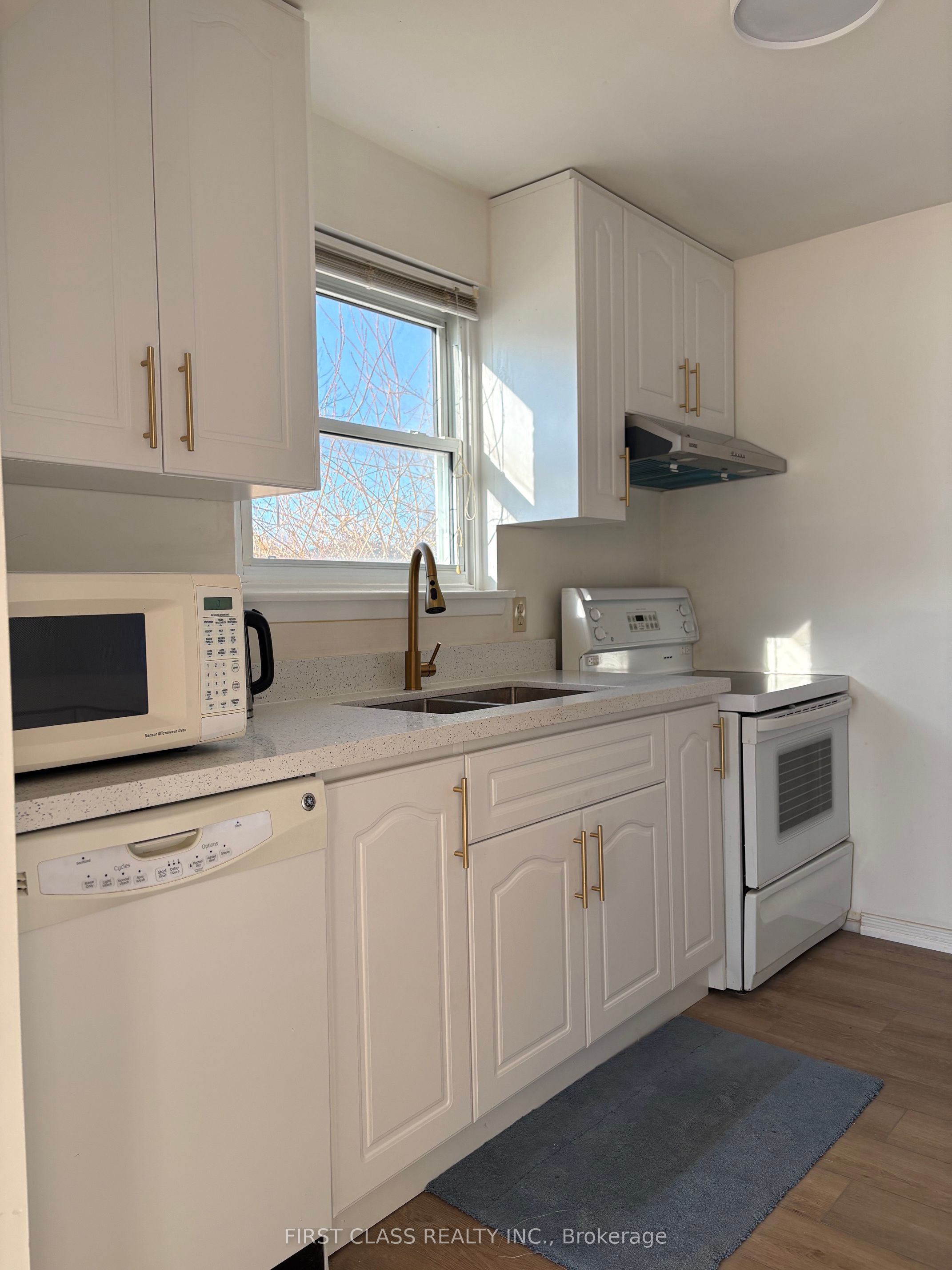 701 Leeder Court Property Photo 4