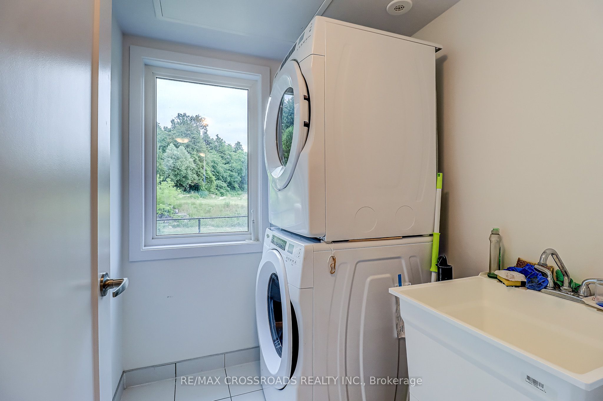 64 Lyall Stokes Circle Property Photo 8