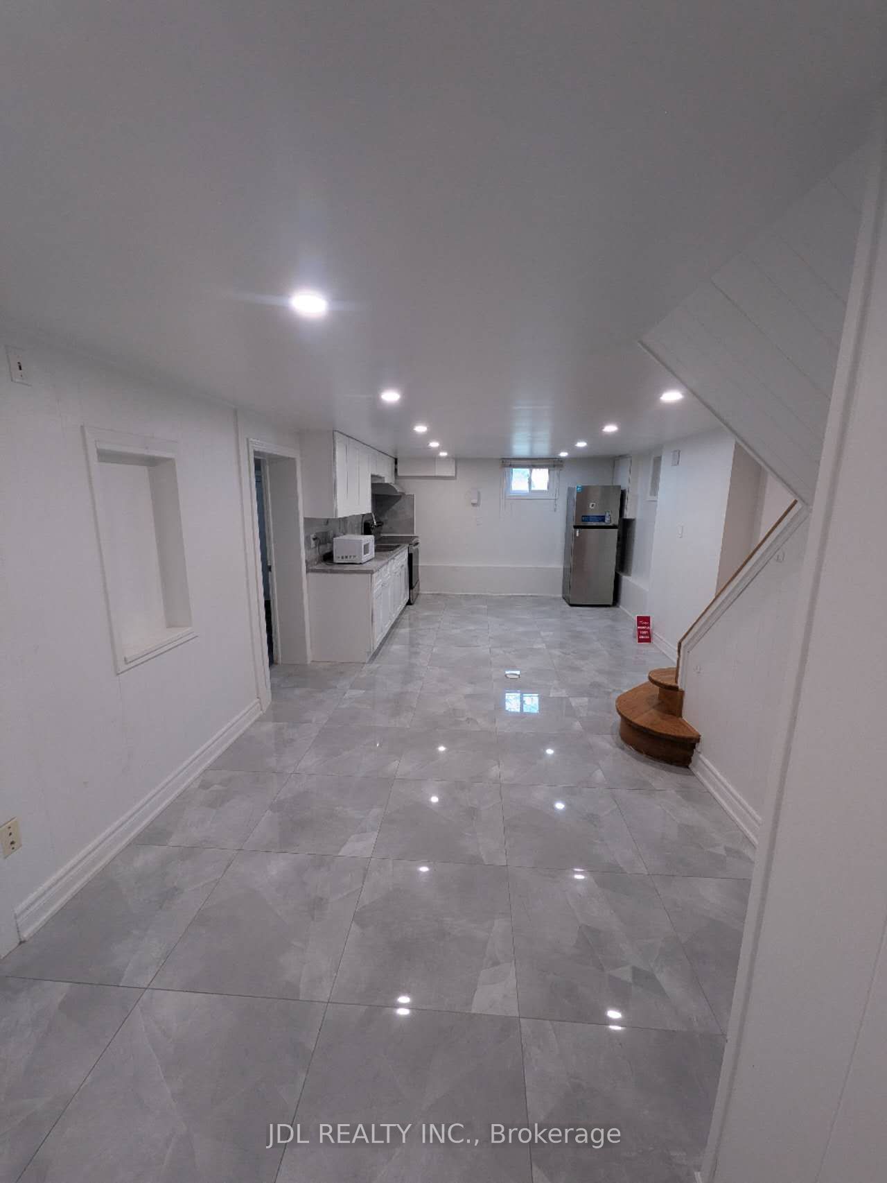 345 Centre Street E Property Photo 2