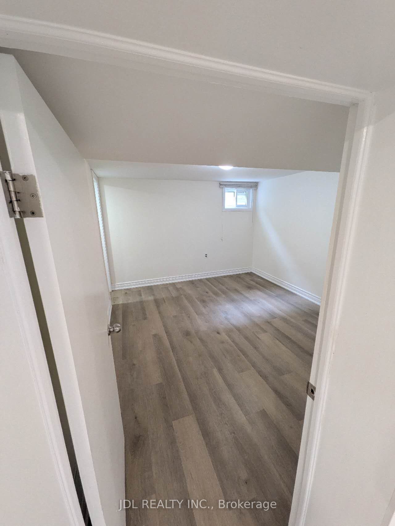 345 Centre Street E Property Photo 3