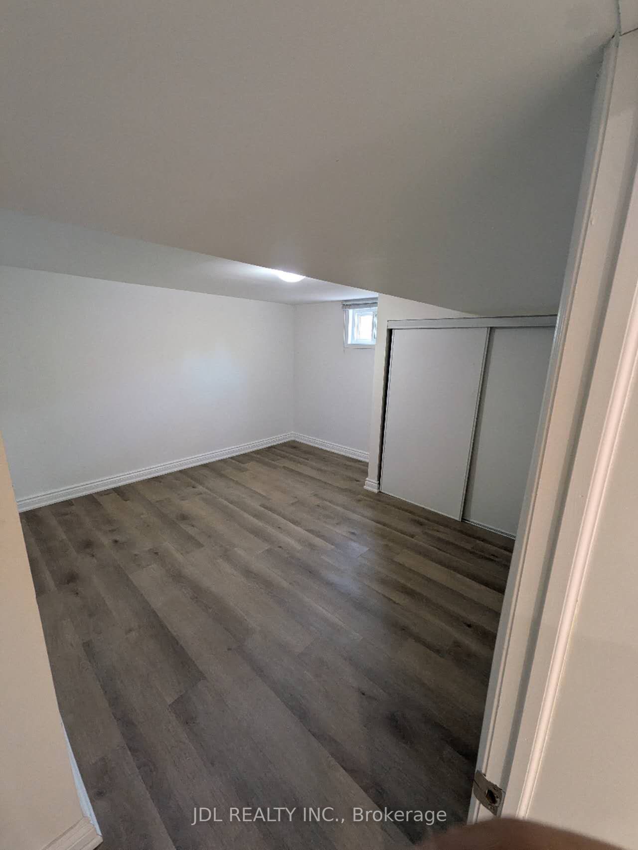 345 Centre Street E Property Photo 5