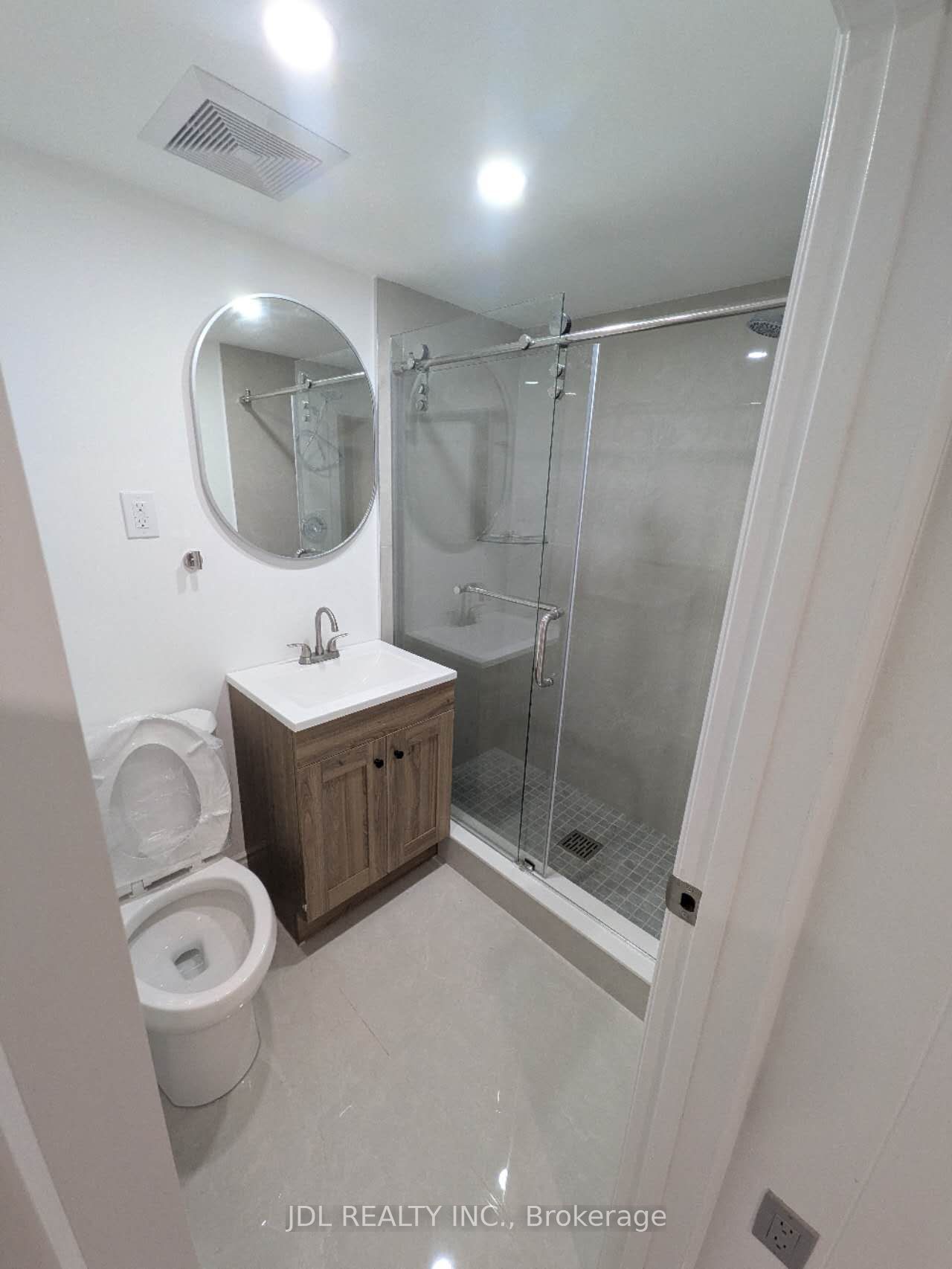 345 Centre Street E Property Photo 7