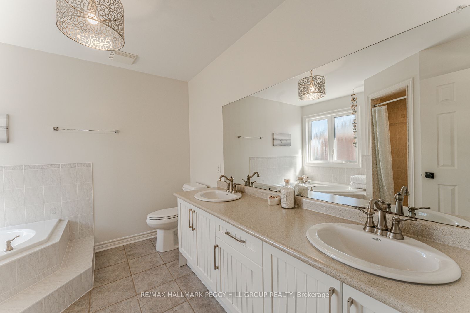 2070 Osbond Road Property Photo 12