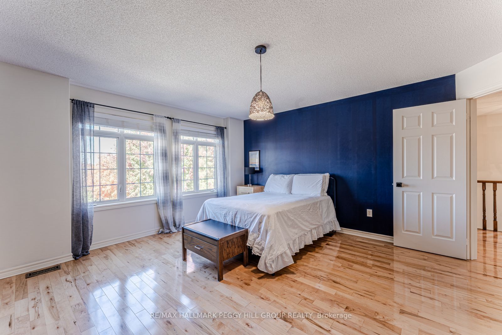 2070 Osbond Road Property Photo 13