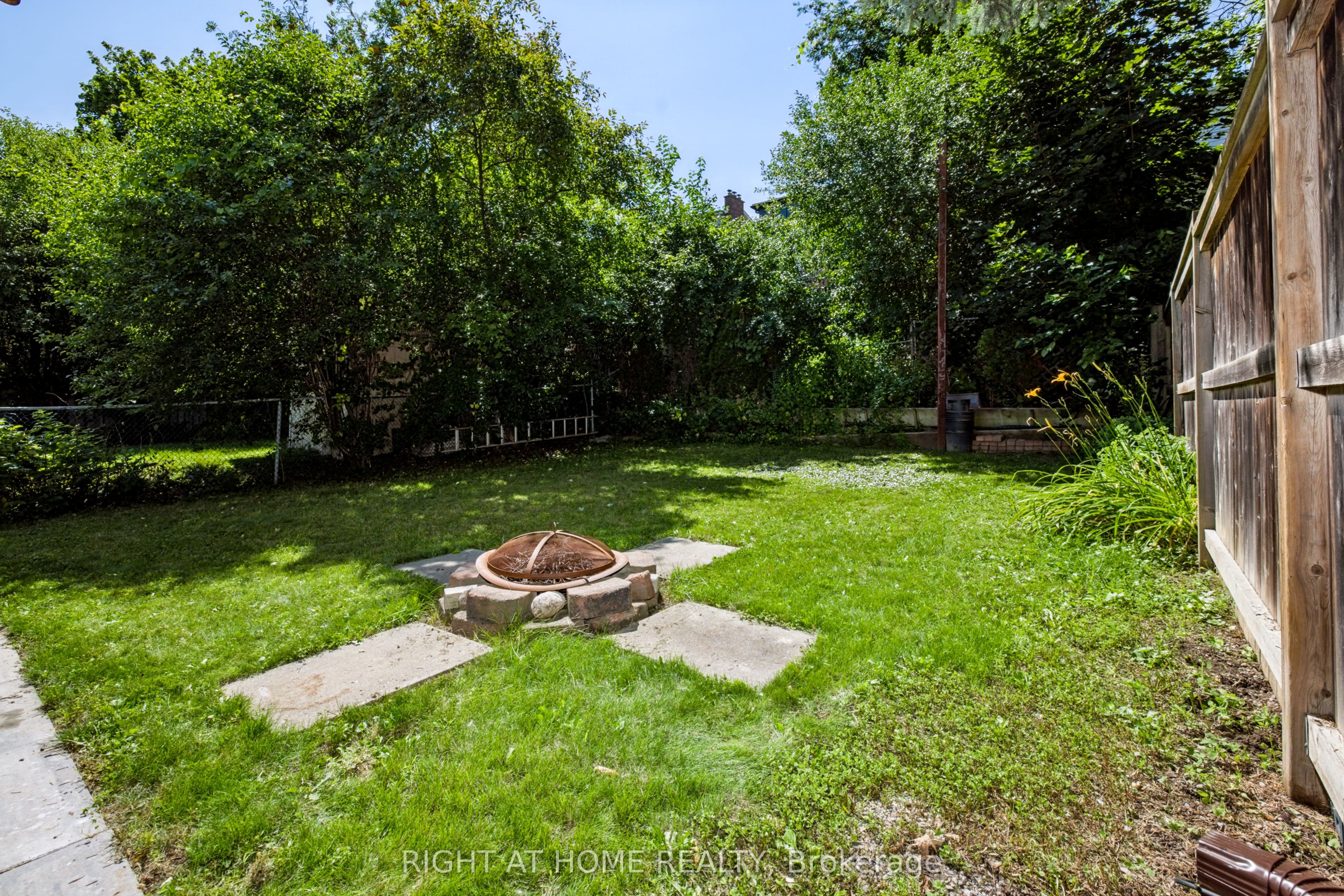 229 Britannia Avenue Property Photo 30