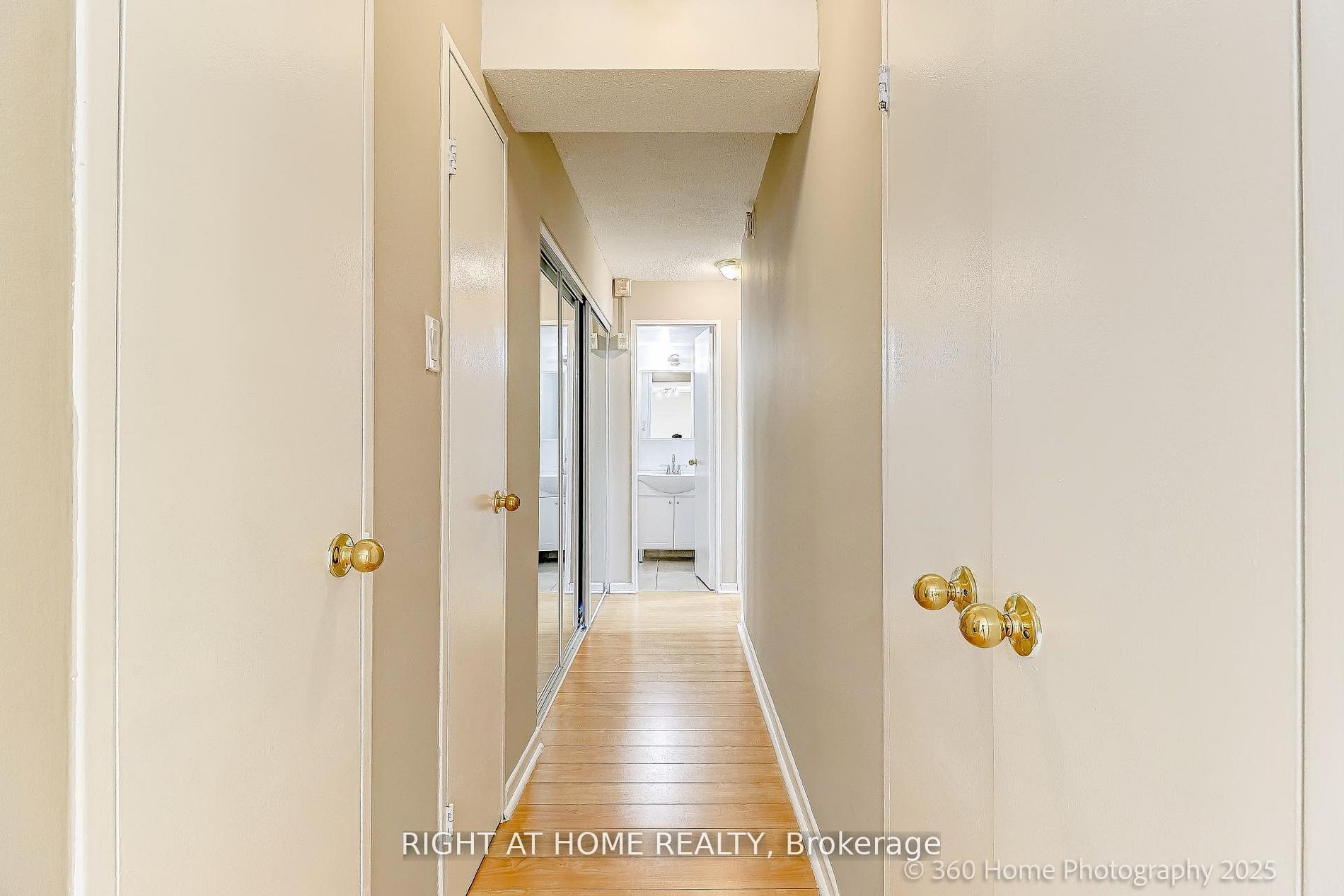 1 Royal Orchard Boulevard 1107 Property Photo 3