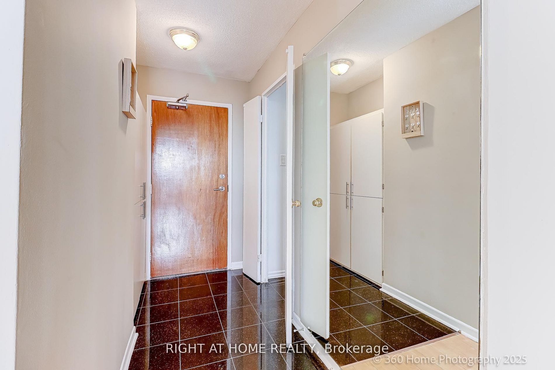 1 Royal Orchard Boulevard 1107 Property Photo 4