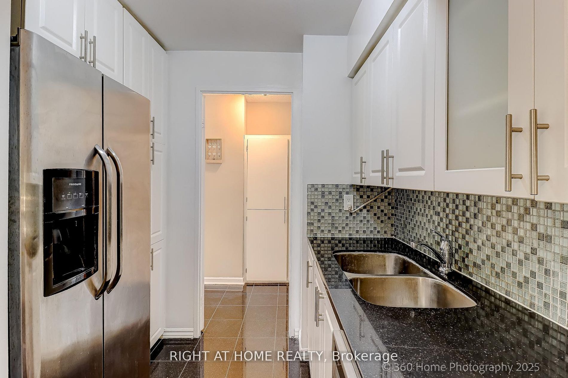 1 Royal Orchard Boulevard 1107 Property Photo 5