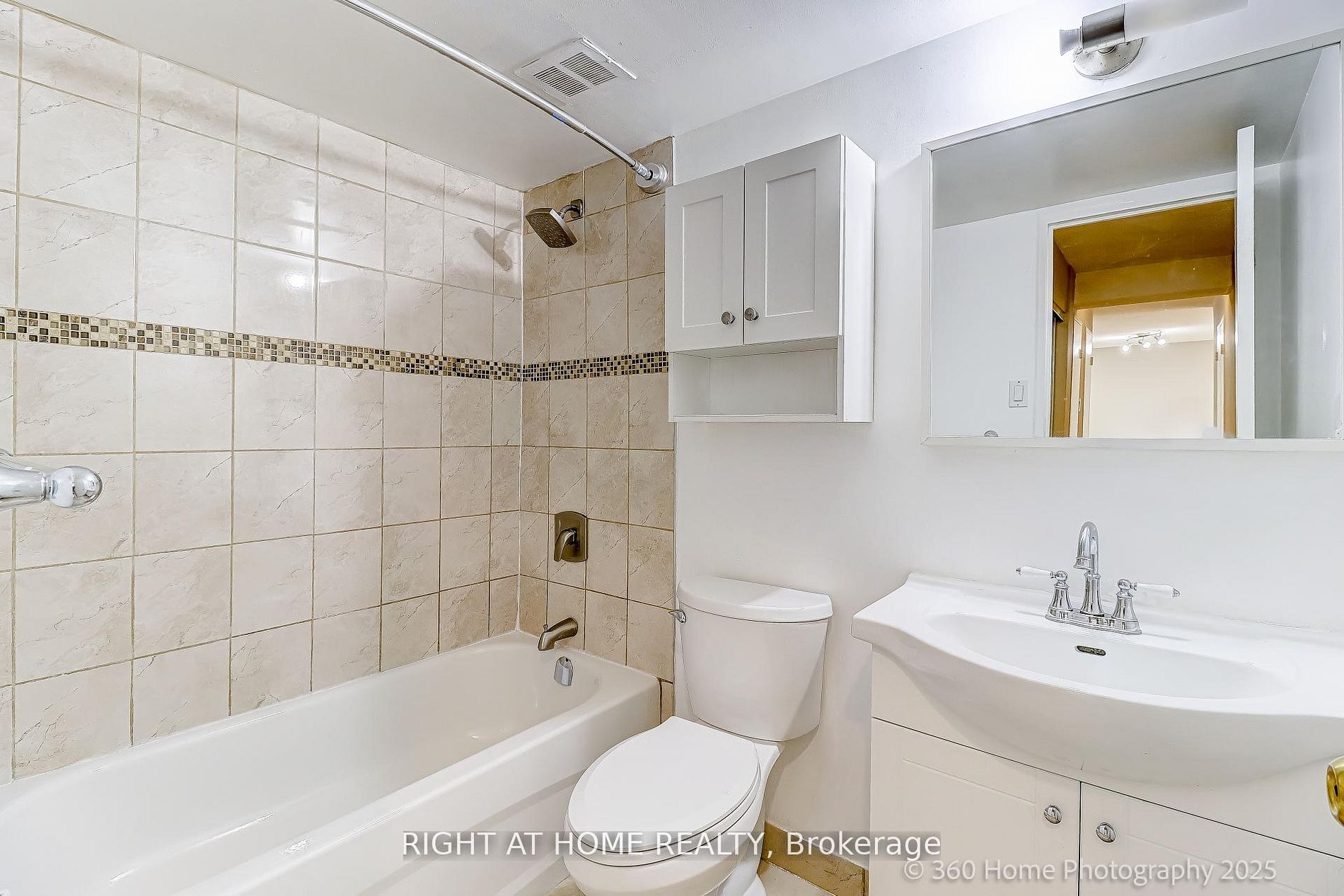 1 Royal Orchard Boulevard 1107 Property Photo 14
