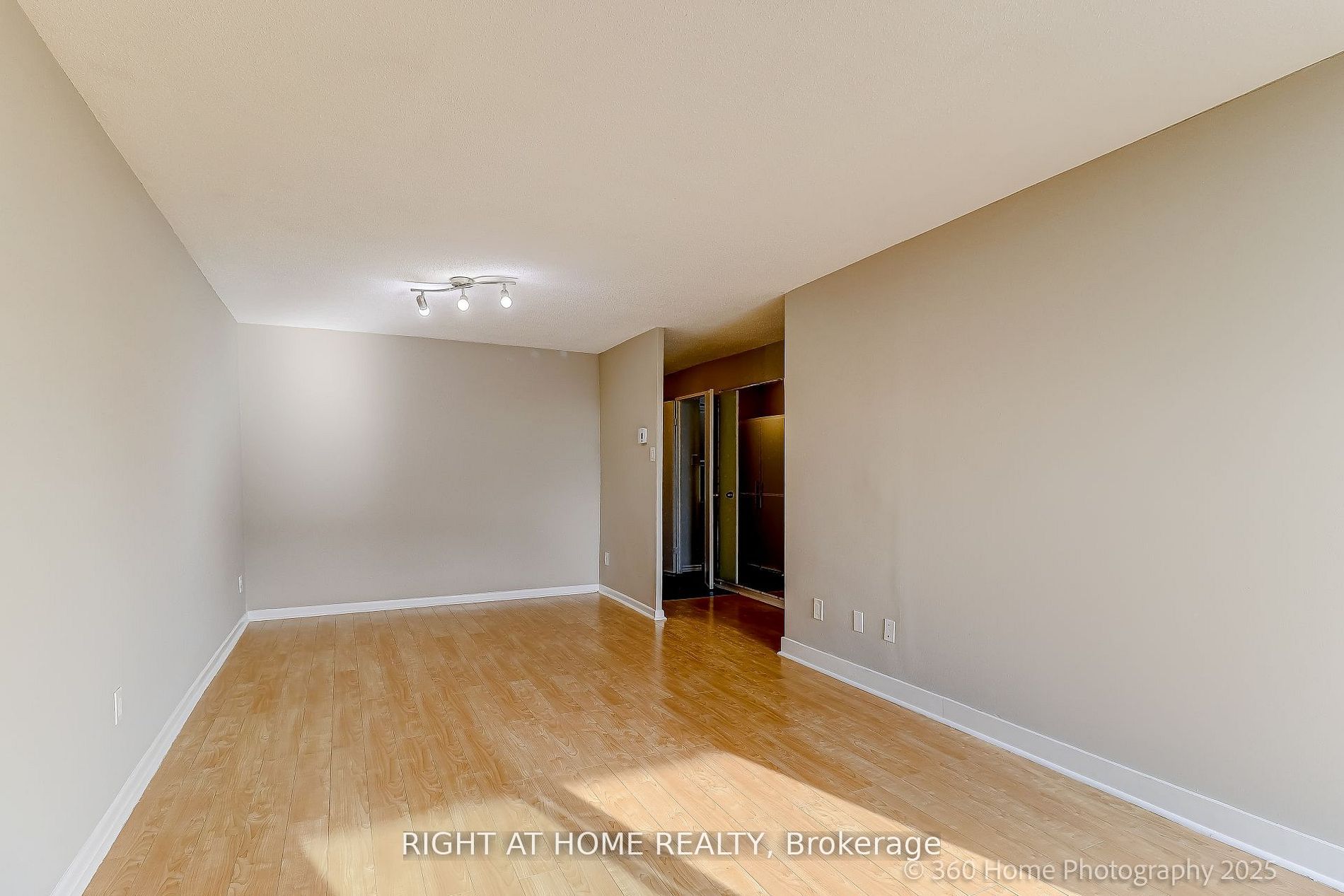 1 Royal Orchard Boulevard 1107 Property Photo 16