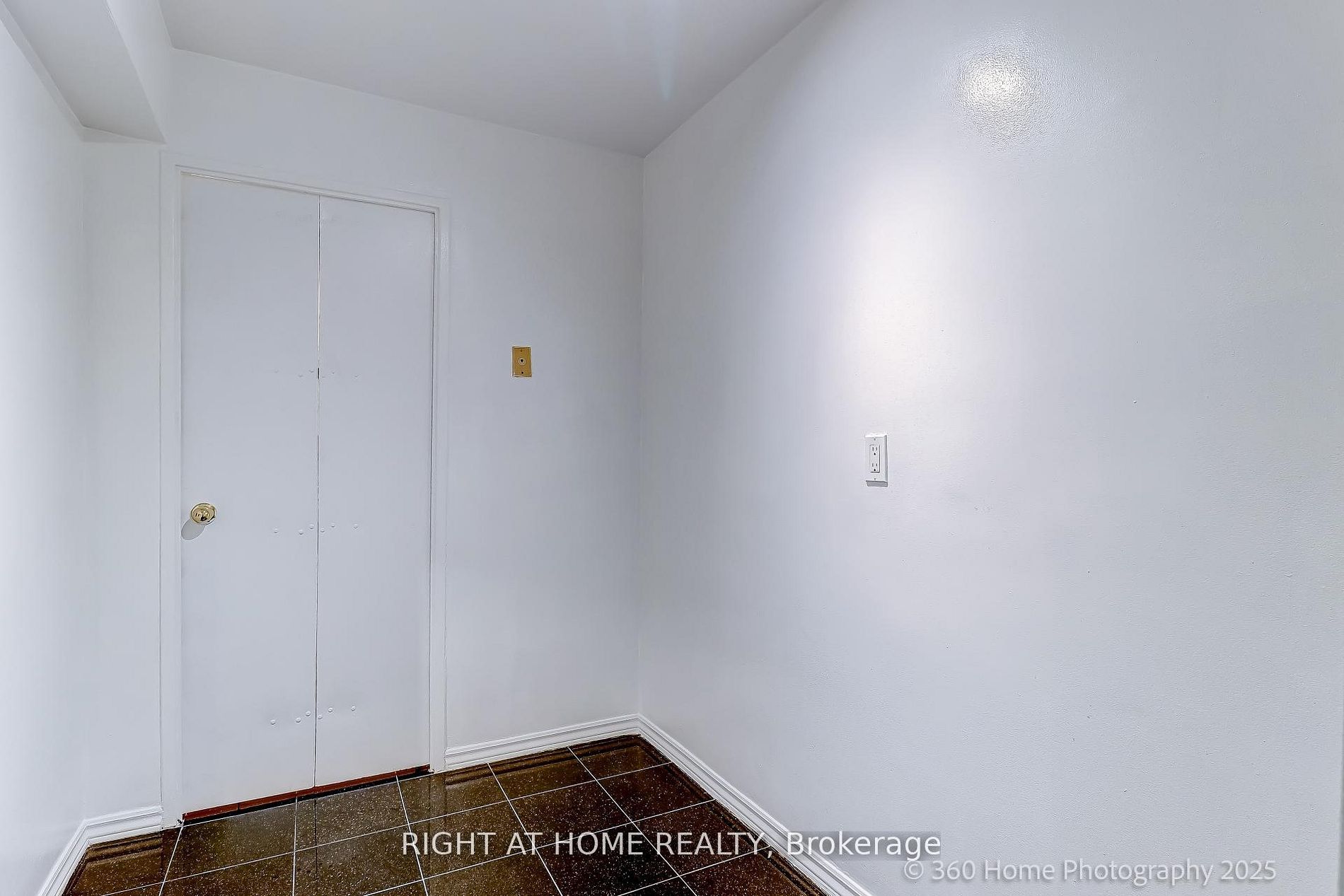 1 Royal Orchard Boulevard 1107 Property Photo 22