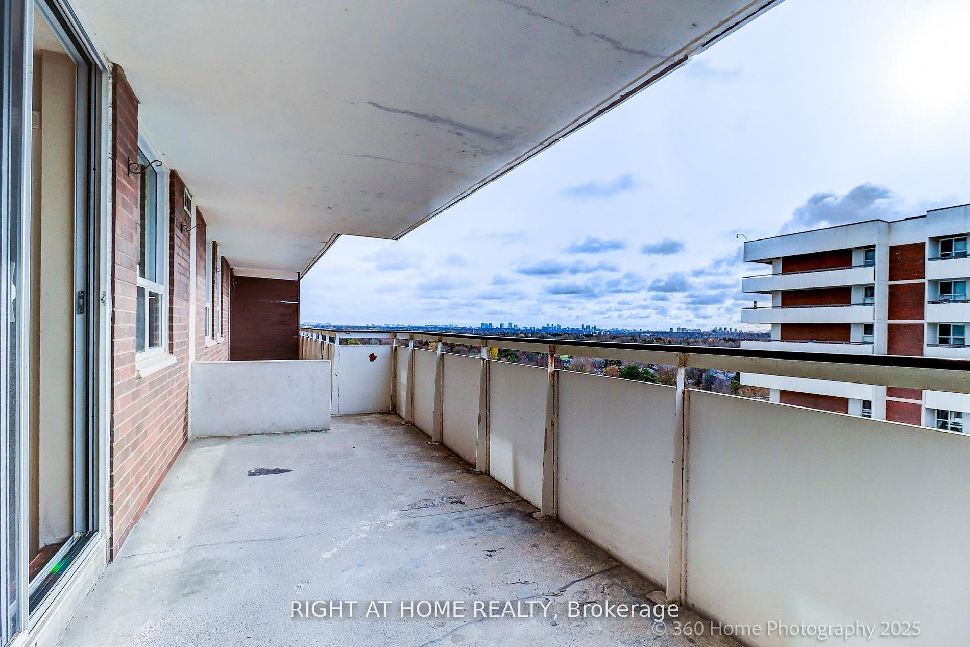 1 Royal Orchard Boulevard 1107 Property Photo 24