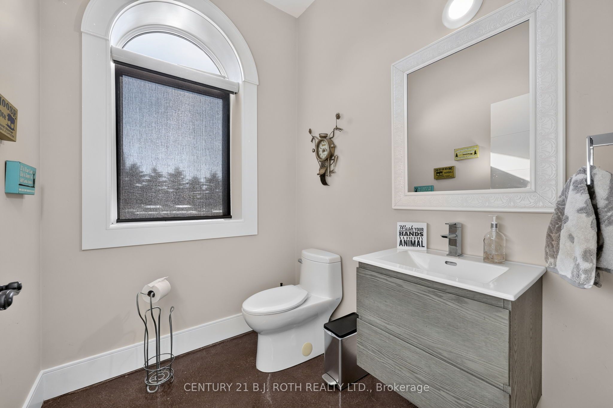 4688 5th Side Road Property Photo 32