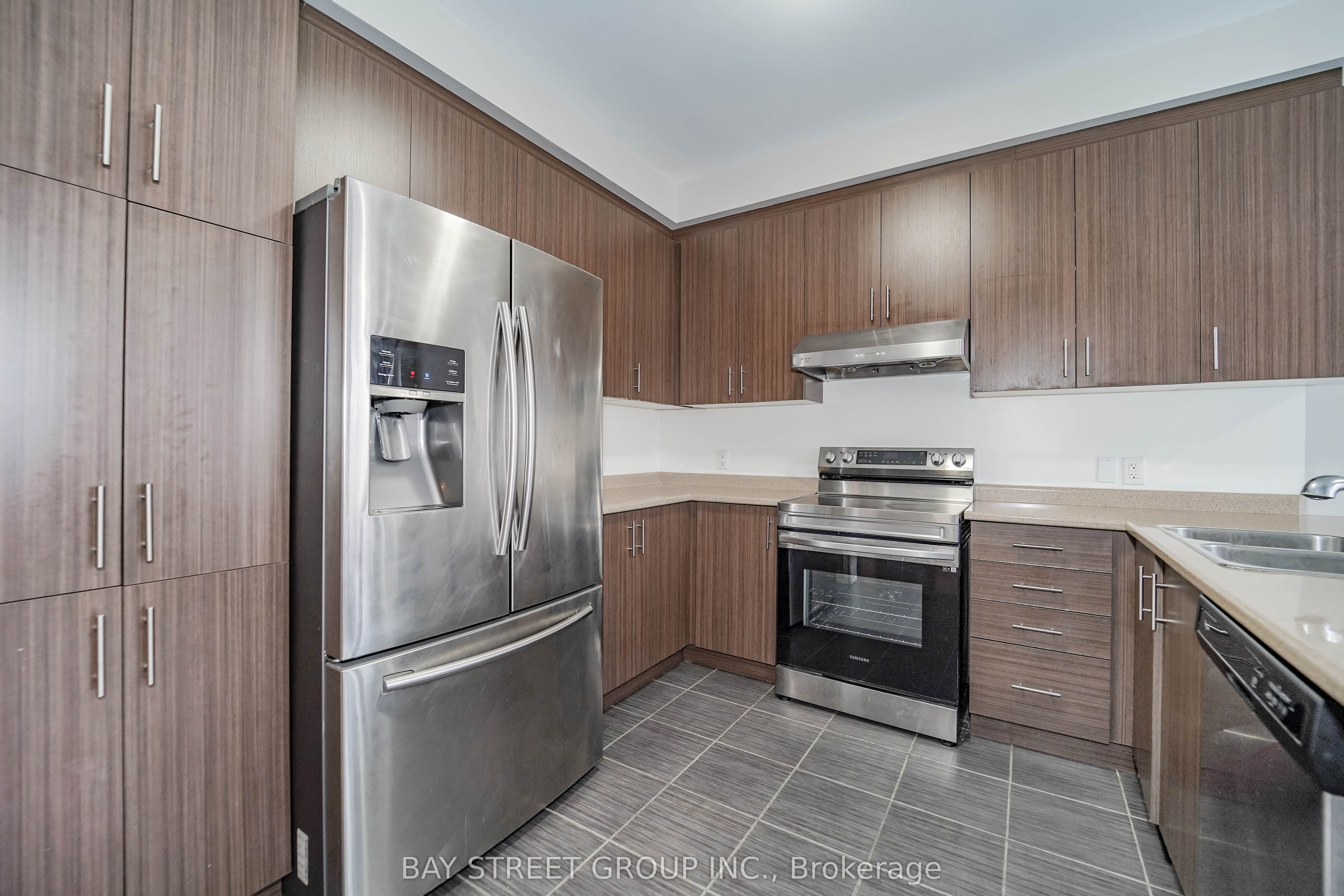 7 Gordon Landon Drive Property Photo 5