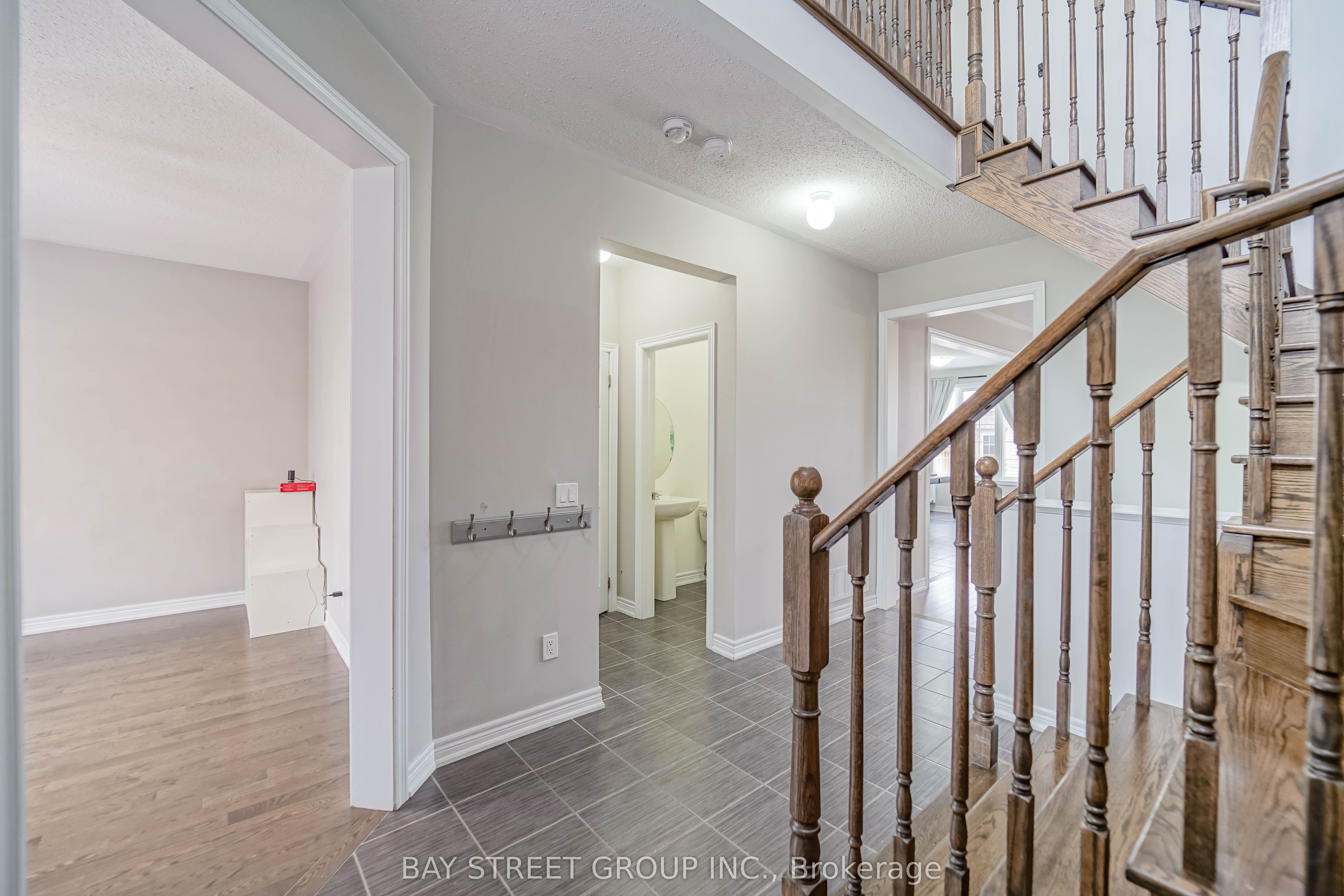 7 Gordon Landon Drive Property Photo 9