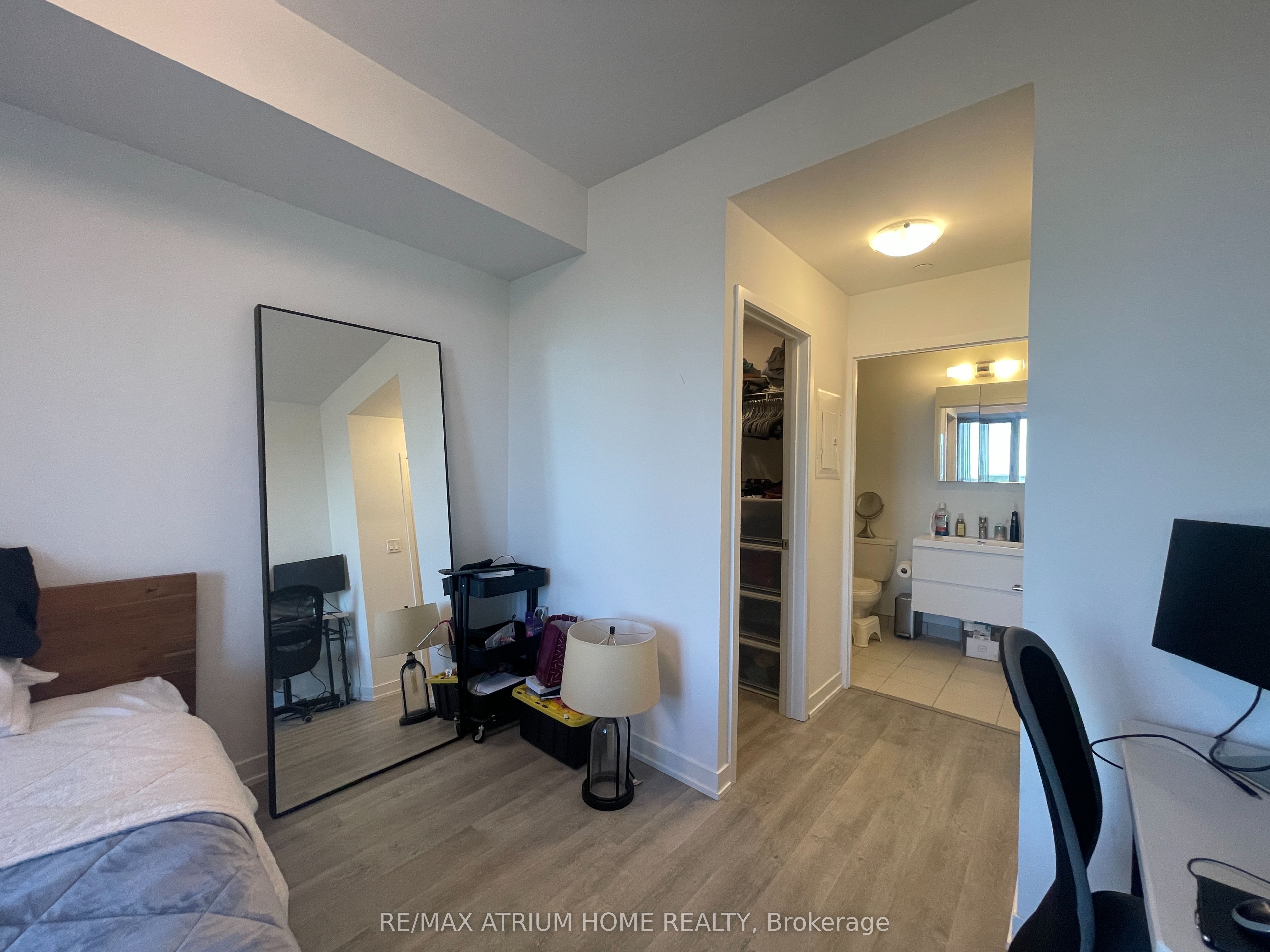 38 Simcoe Promenade 511 Property Photo 8