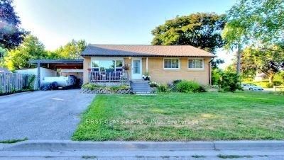 369 Paliser Crescent S Property Photo 1