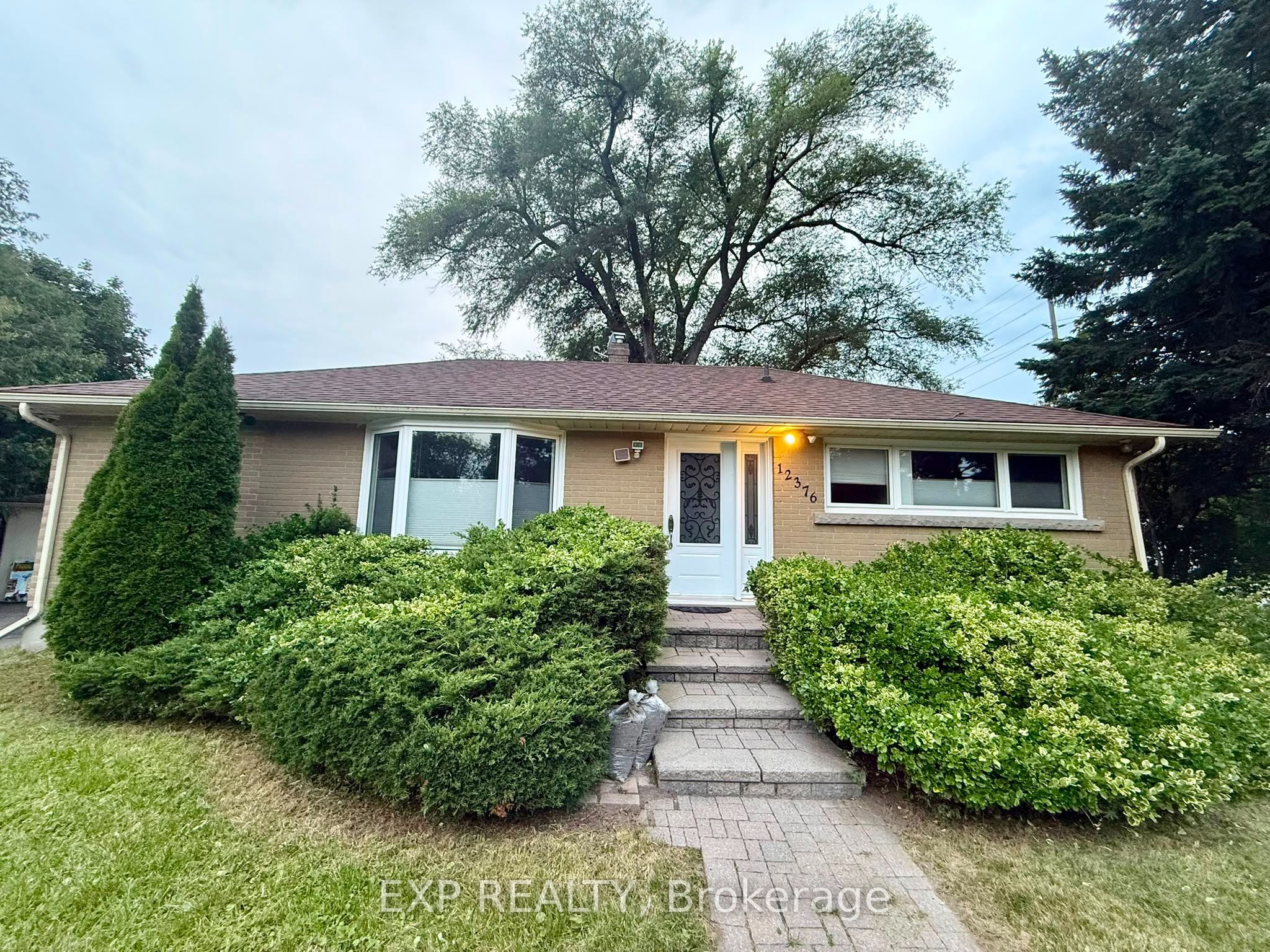 12376 Tenth Line Property Photo 1
