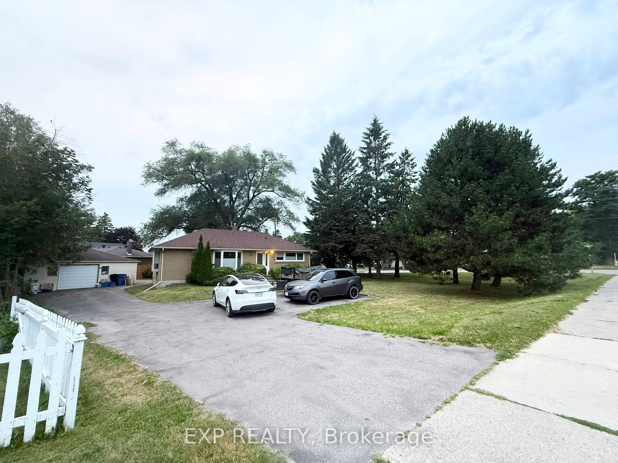 12376 Tenth Line Property Photo 2
