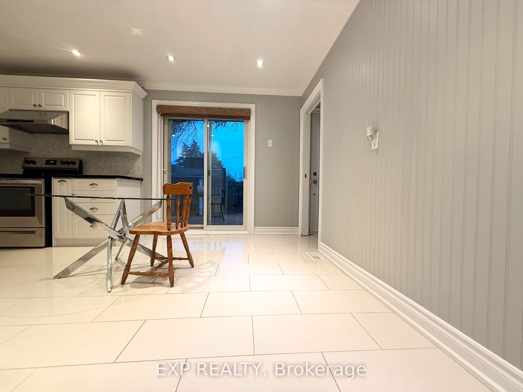 12376 Tenth Line Property Photo 5
