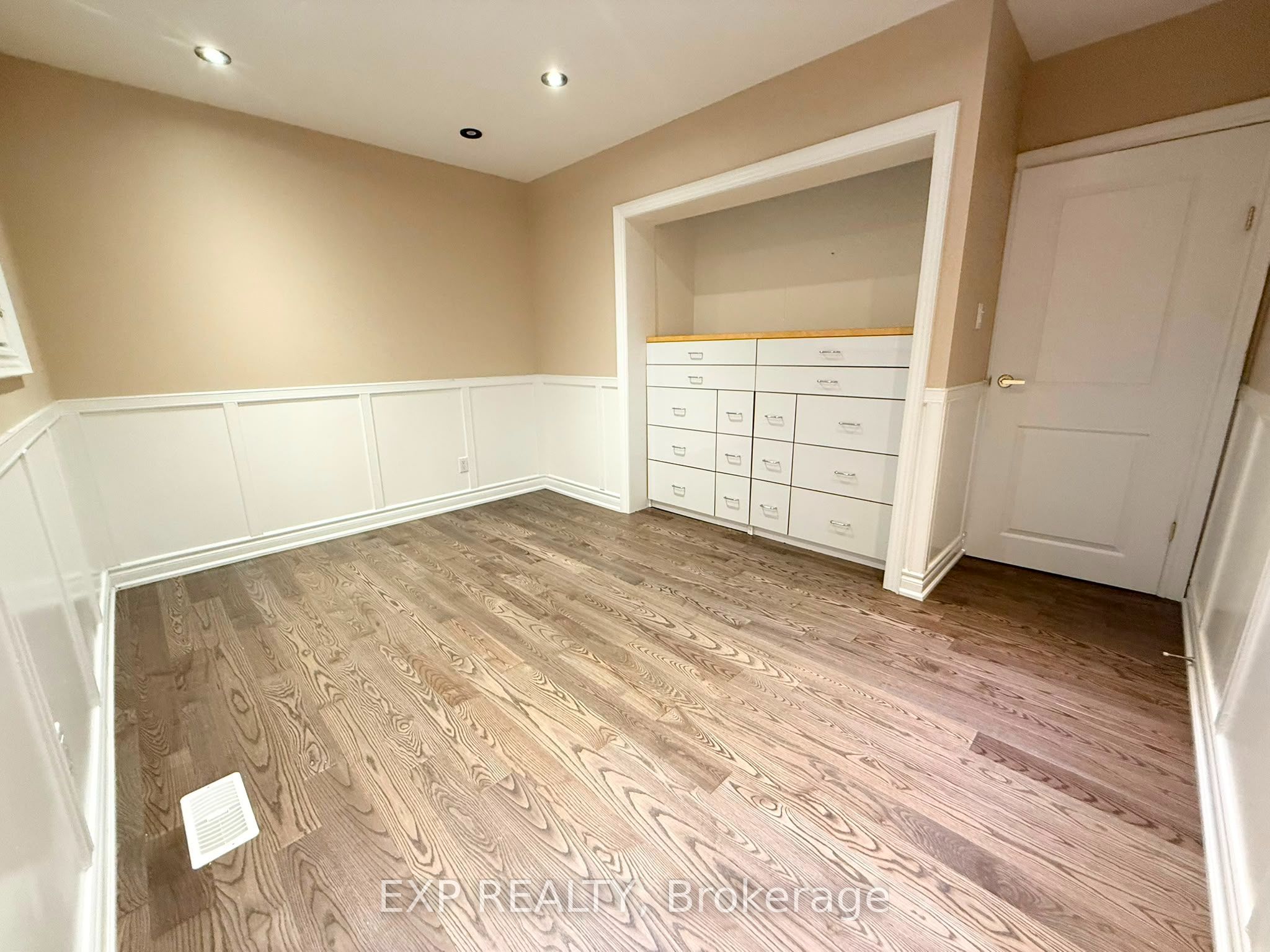 12376 Tenth Line Property Photo 11