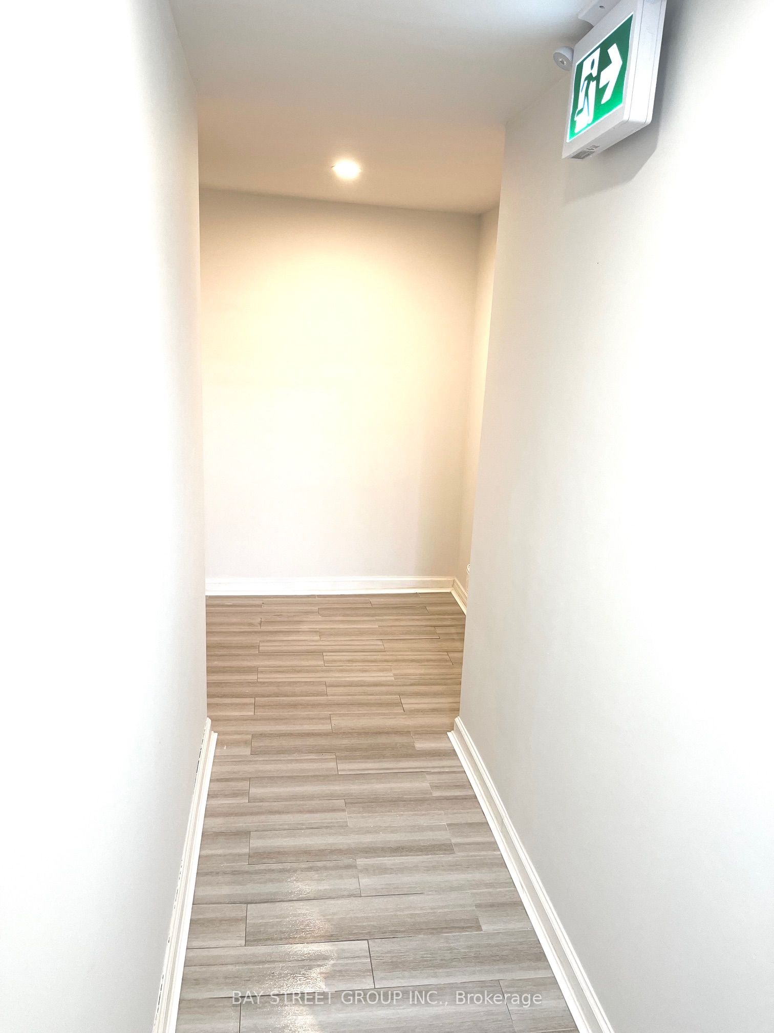 5 King William Crescent Bsmt Property Photo 2