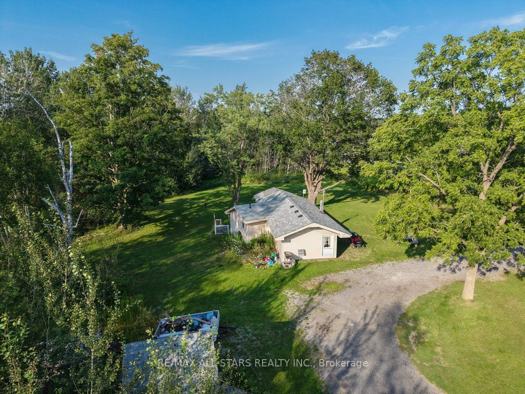 6059 6th Concession Property Photo 1