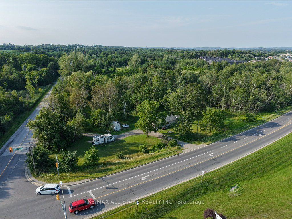 6059 6th Concession Property Photo 2