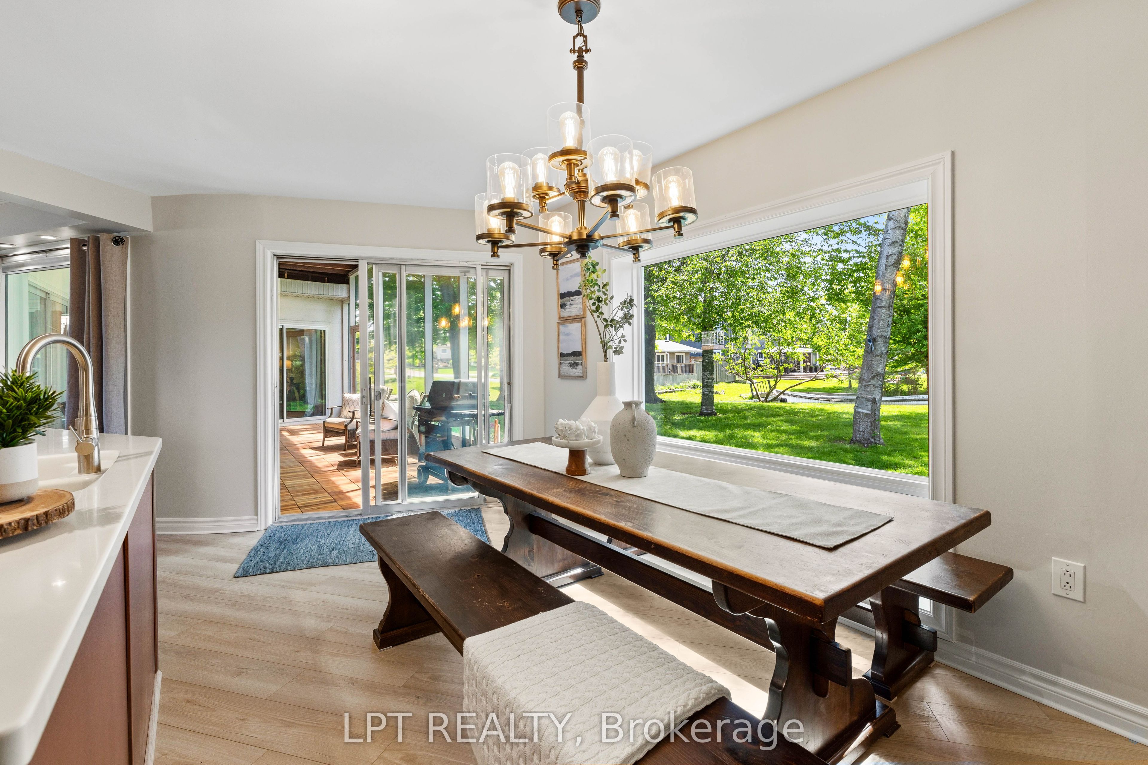 204 The Queensway S Property Photo 12