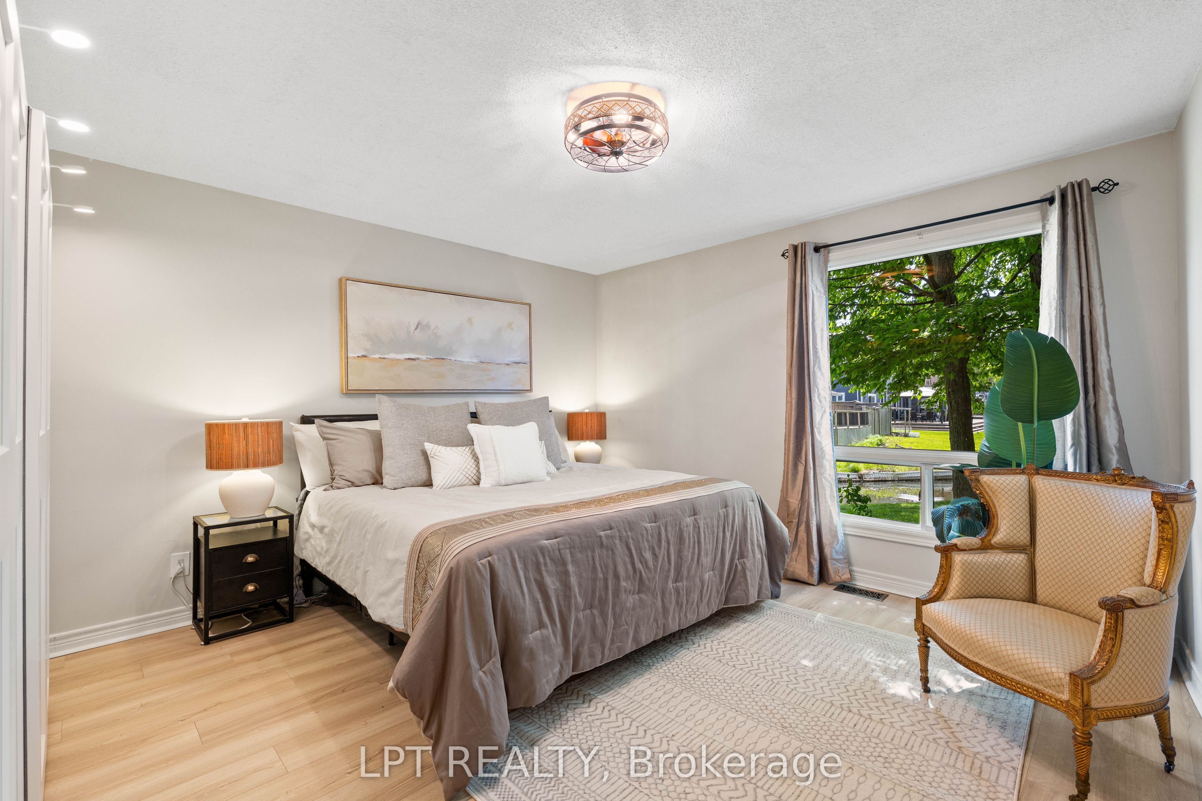 204 The Queensway S Property Photo 18