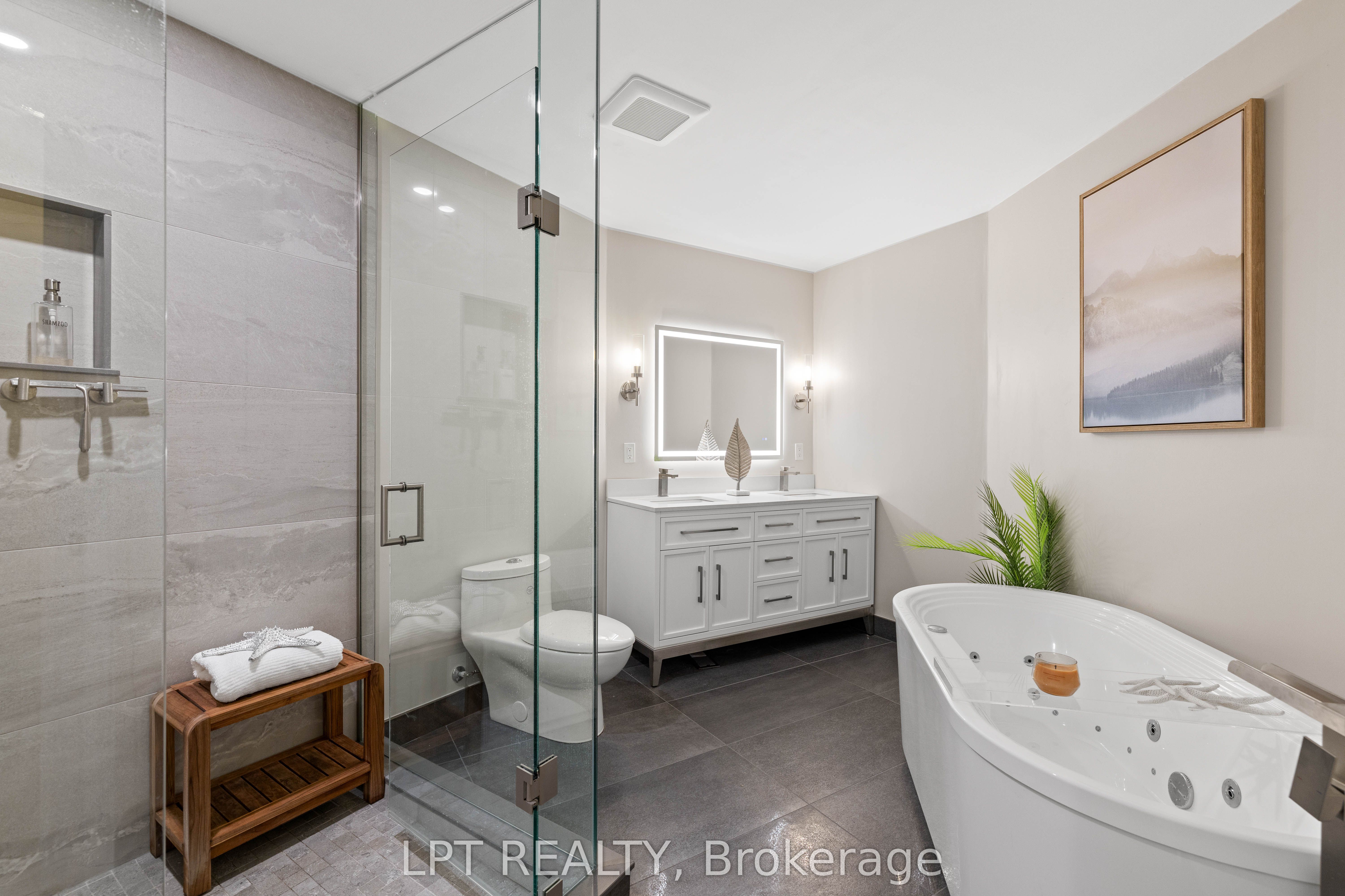 204 The Queensway S Property Photo 20