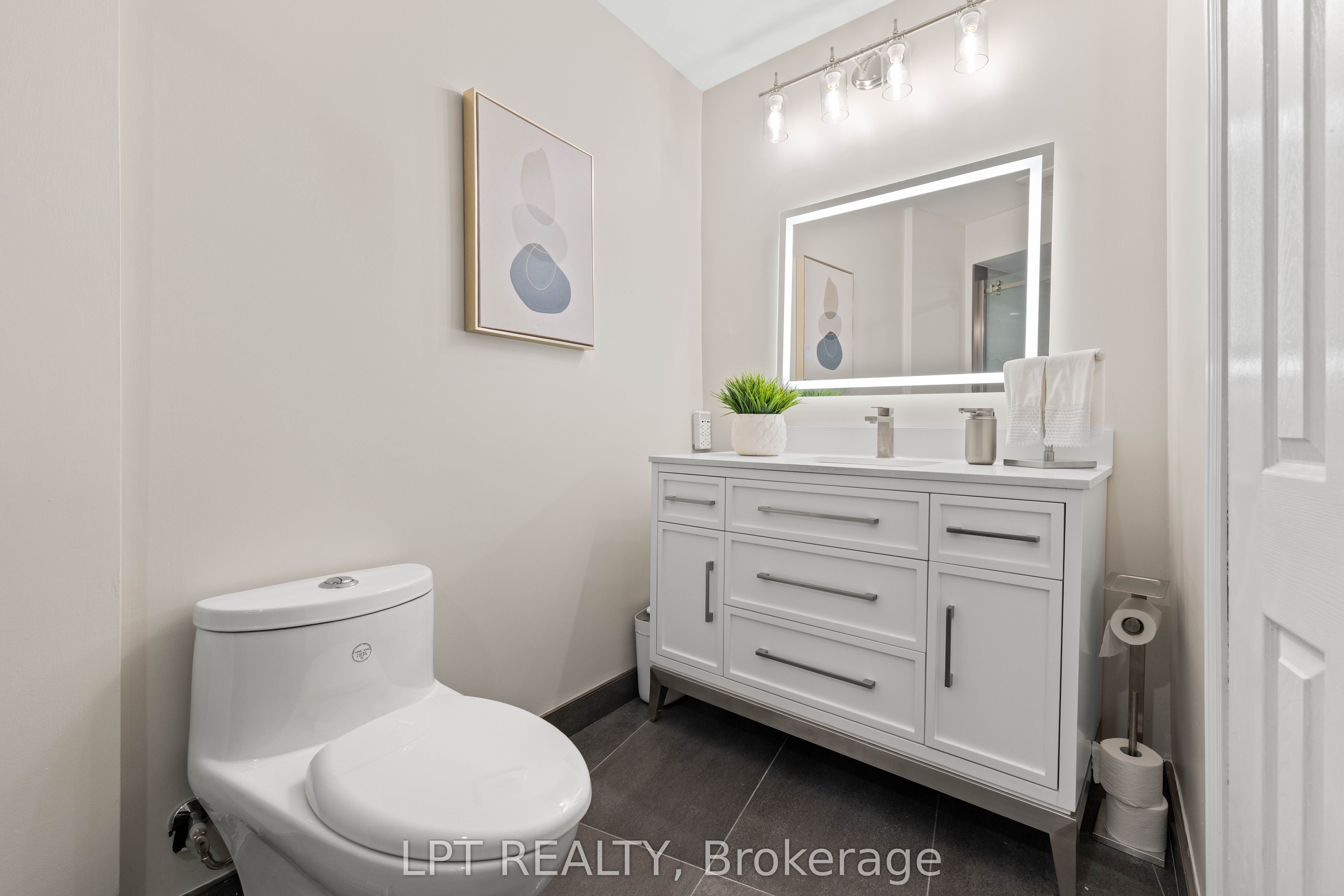204 The Queensway S Property Photo 21