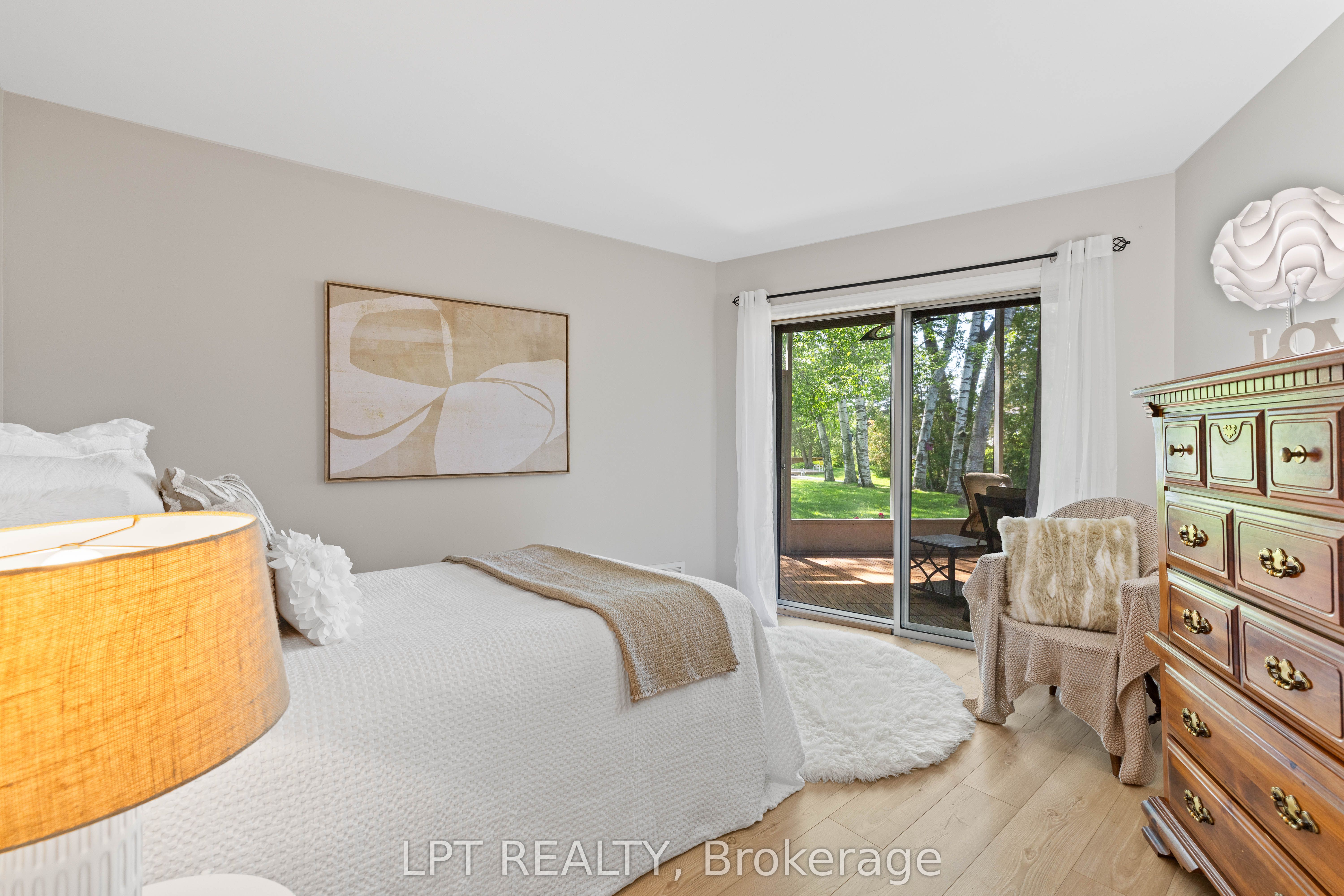 204 The Queensway S Property Photo 25