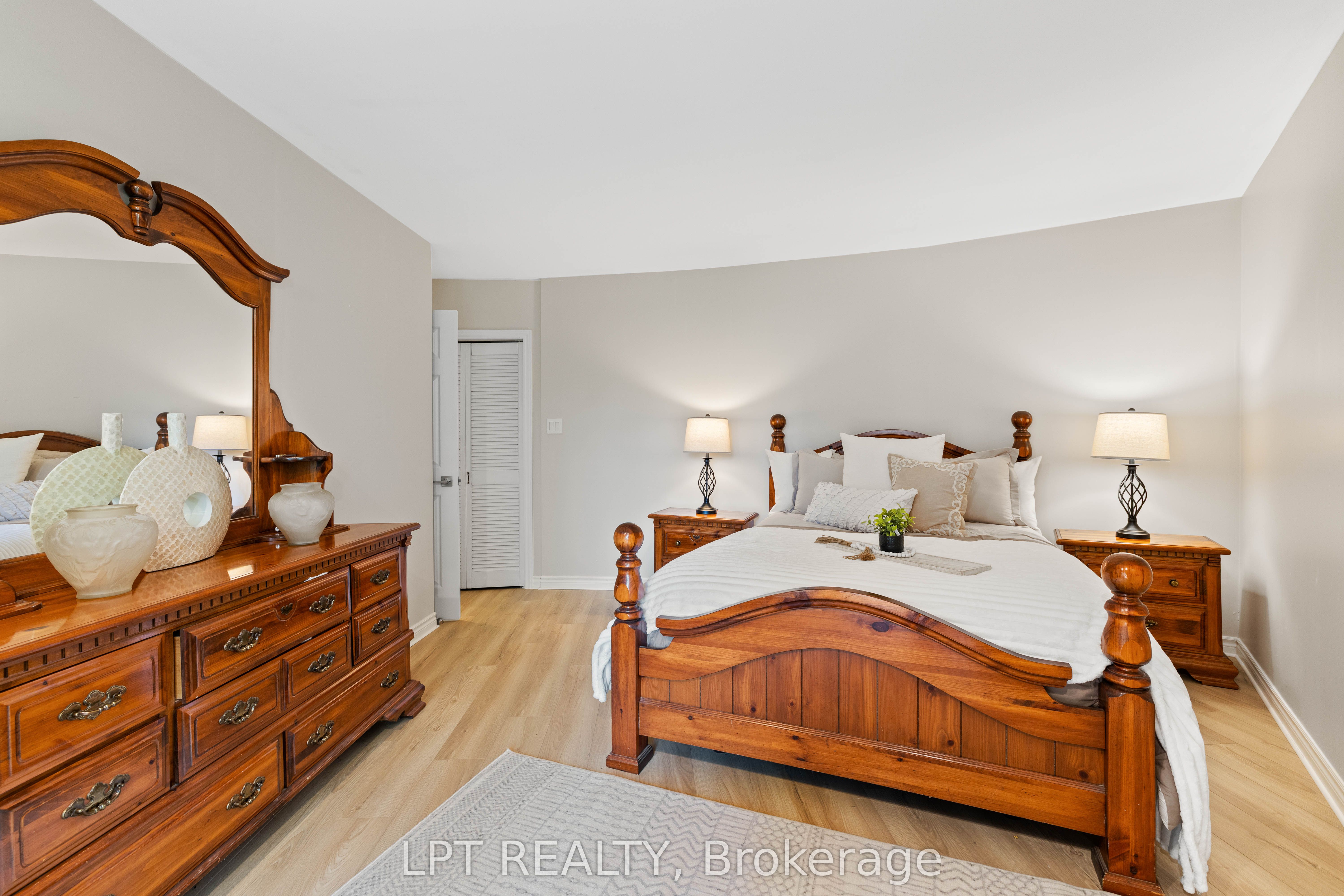 204 The Queensway S Property Photo 28