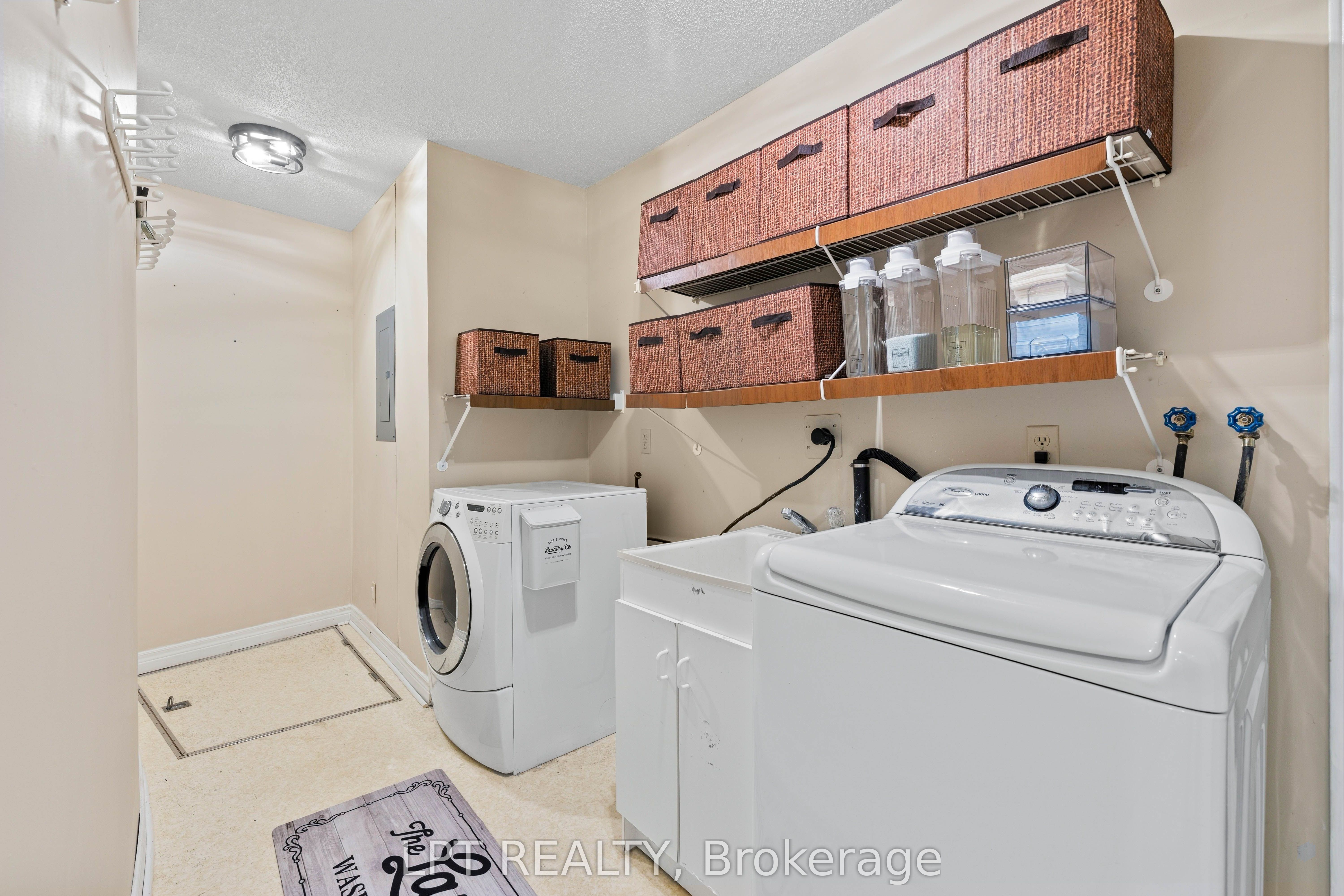 204 The Queensway S Property Photo 29