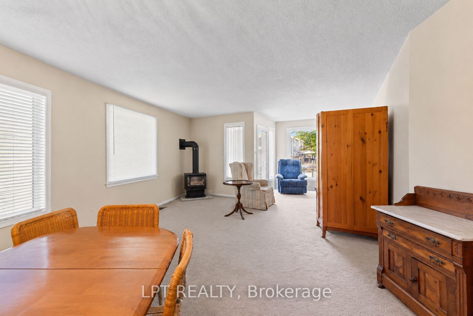 204 The Queensway S Property Photo 33