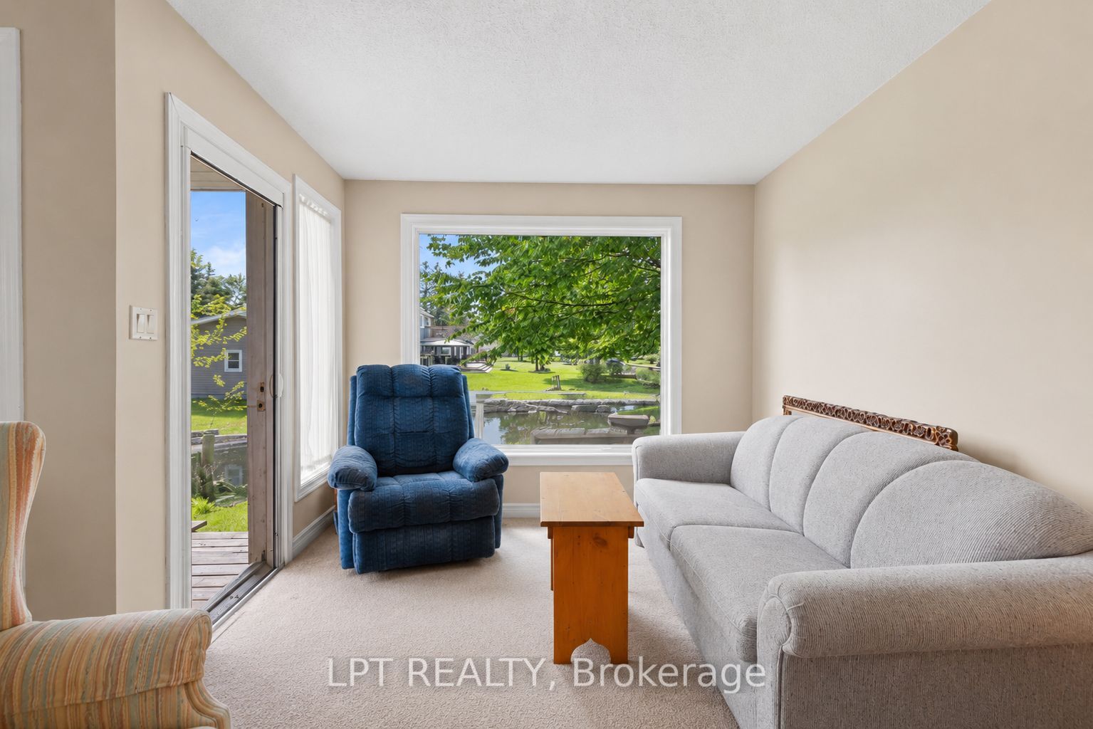 204 The Queensway S Property Photo 34