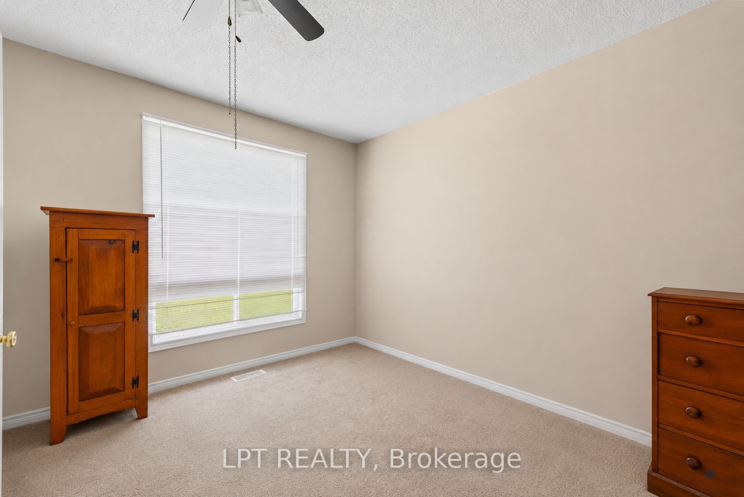 204 The Queensway S Property Photo 35