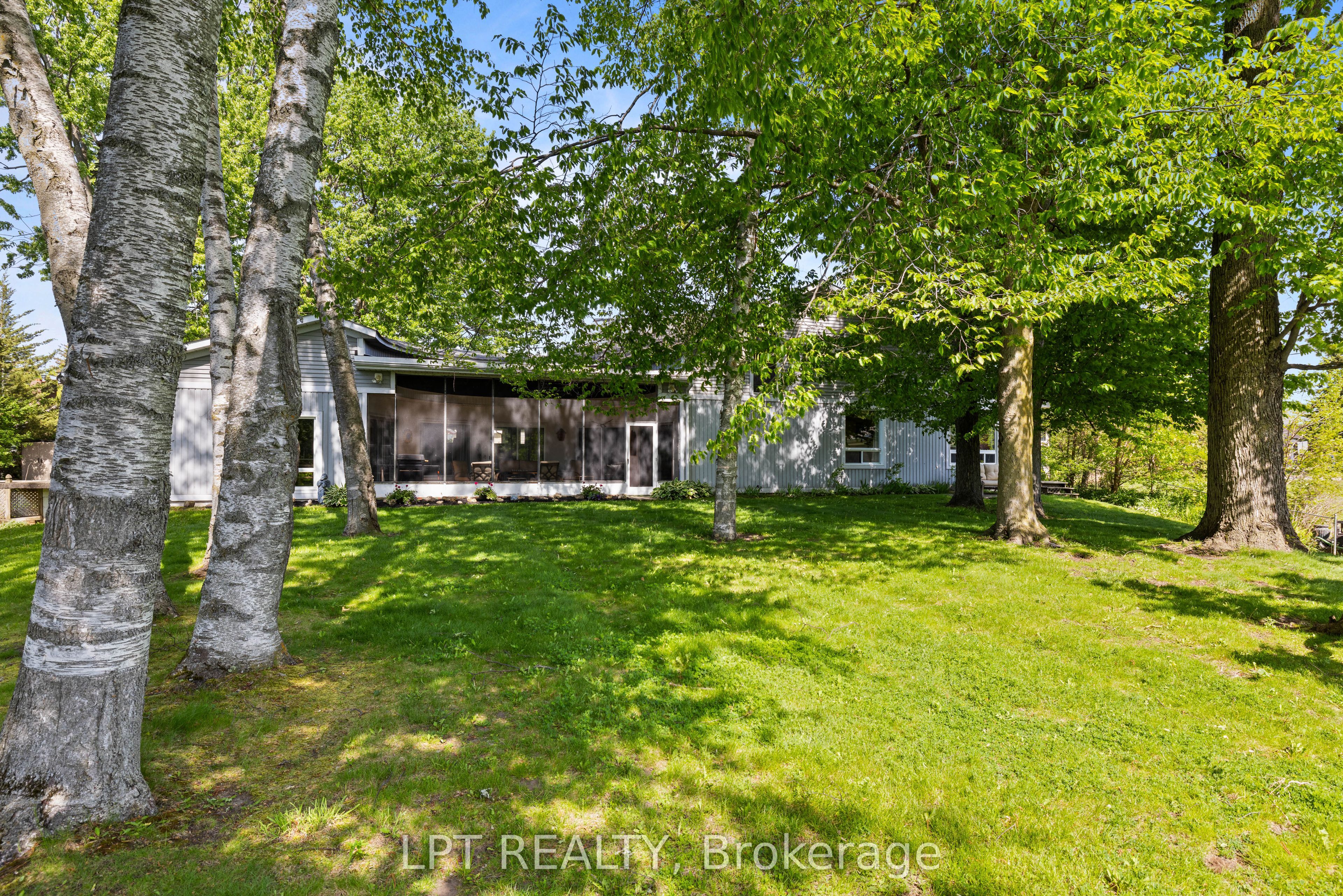 204 The Queensway S Property Photo 37