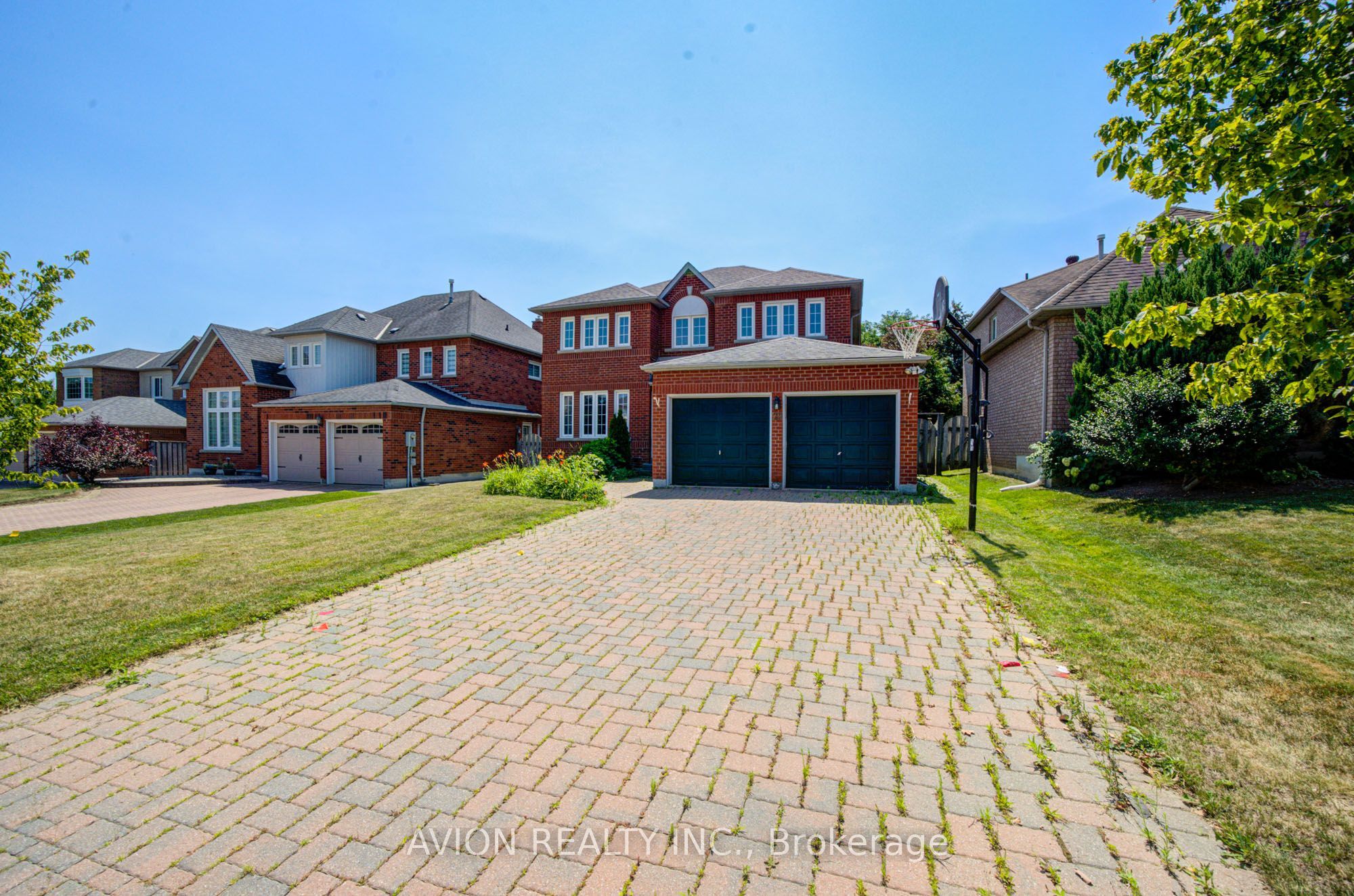 29 Charrington Crescent Property Photo 2