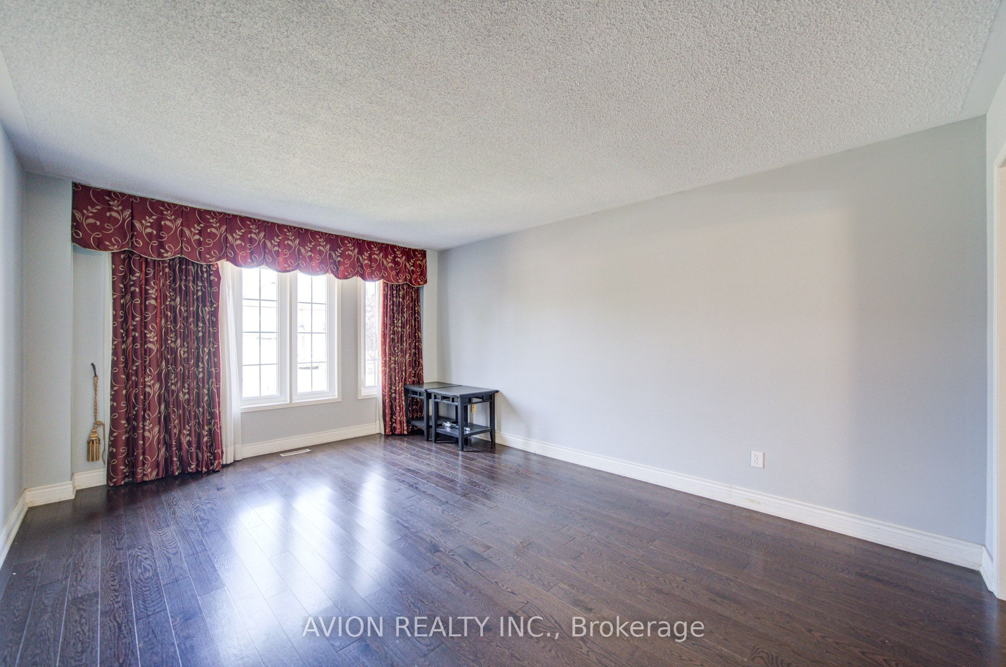 29 Charrington Crescent Property Photo 5