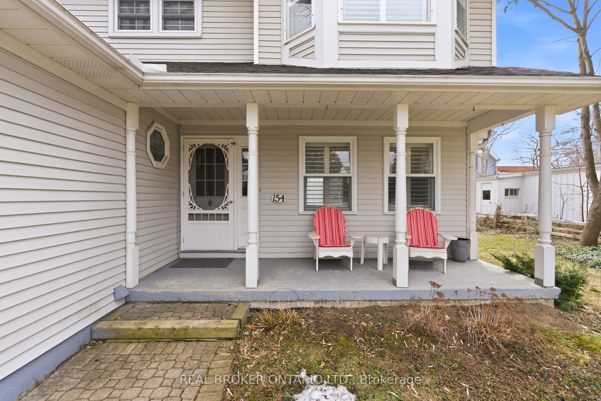 154 Brock Street E Property Photo 4