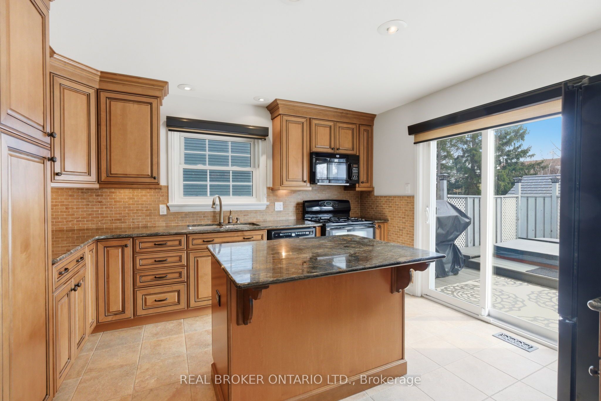 154 Brock Street E Property Photo 6