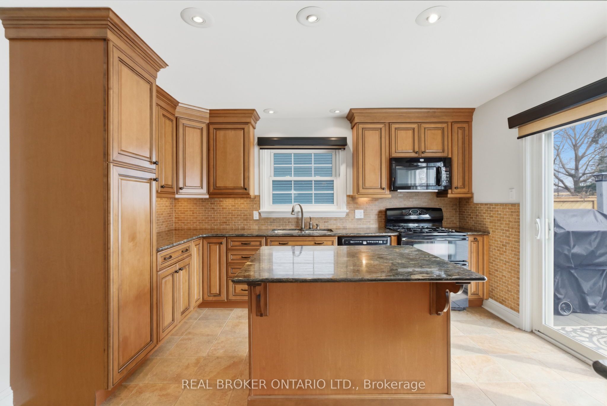 154 Brock Street E Property Photo 7