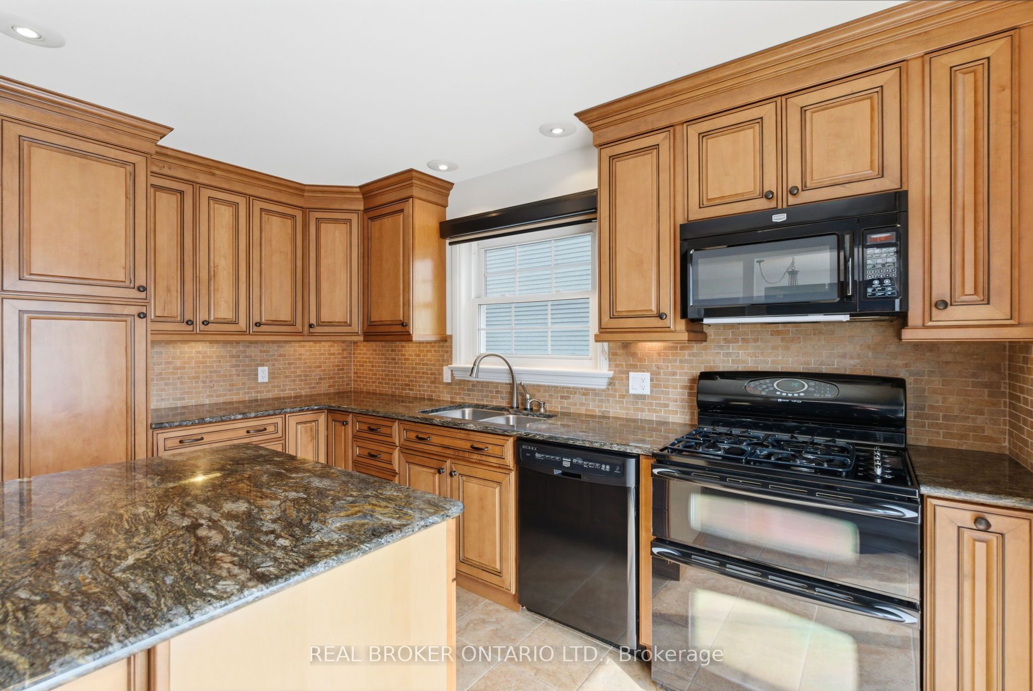 154 Brock Street E Property Photo 8