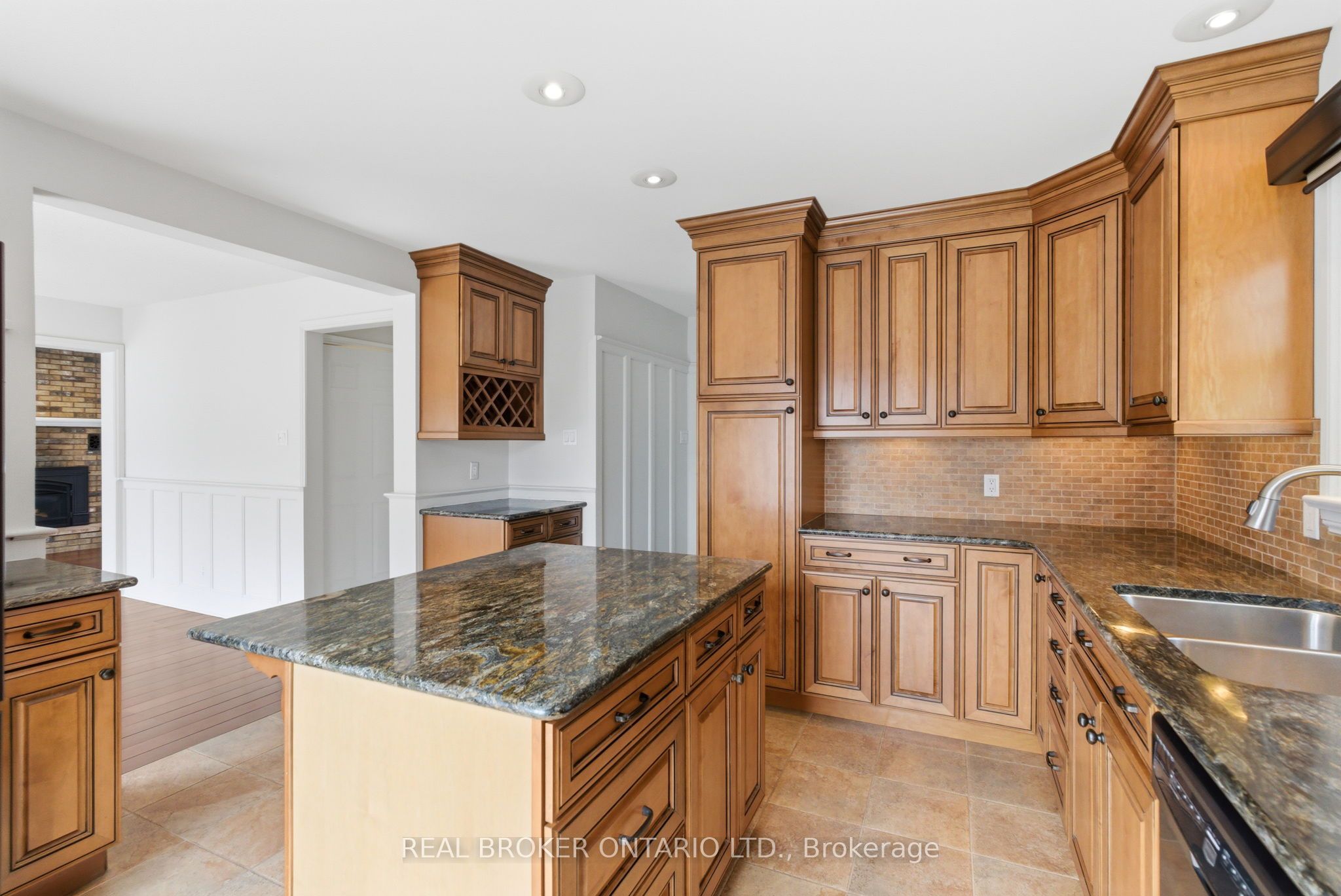 154 Brock Street E Property Photo 9