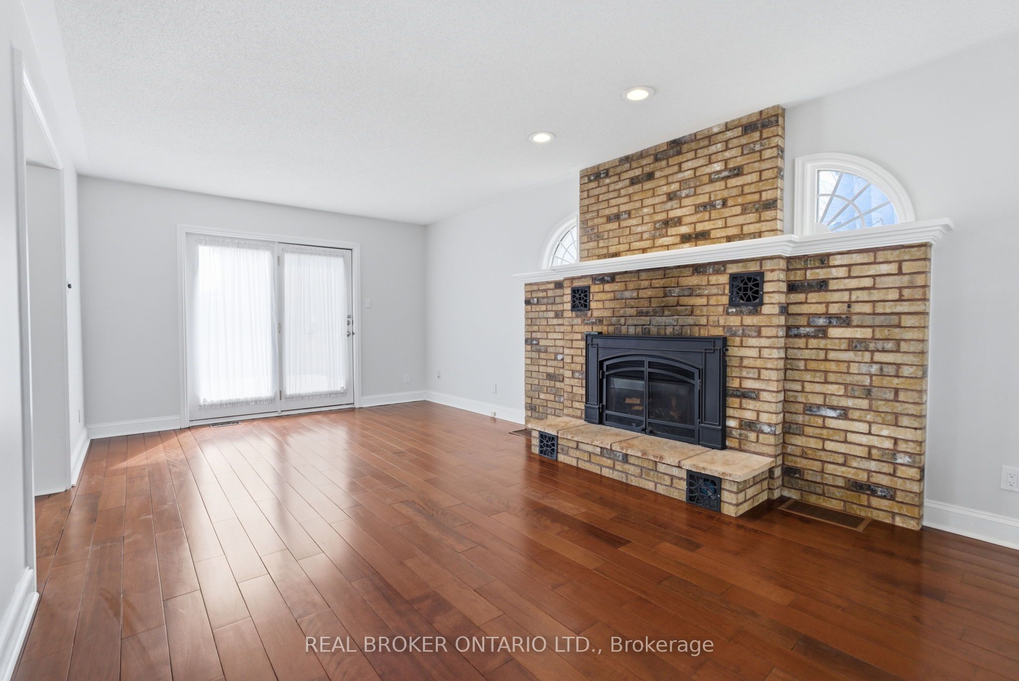 154 Brock Street E Property Photo 14