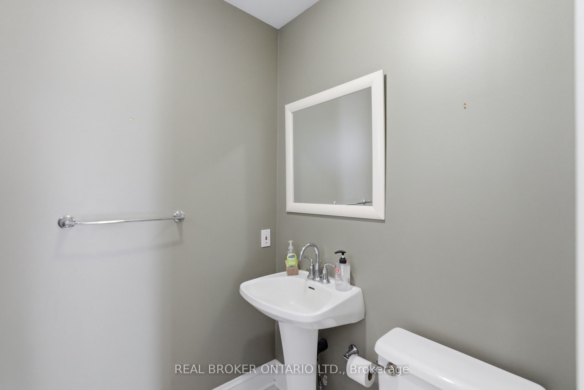154 Brock Street E Property Photo 16