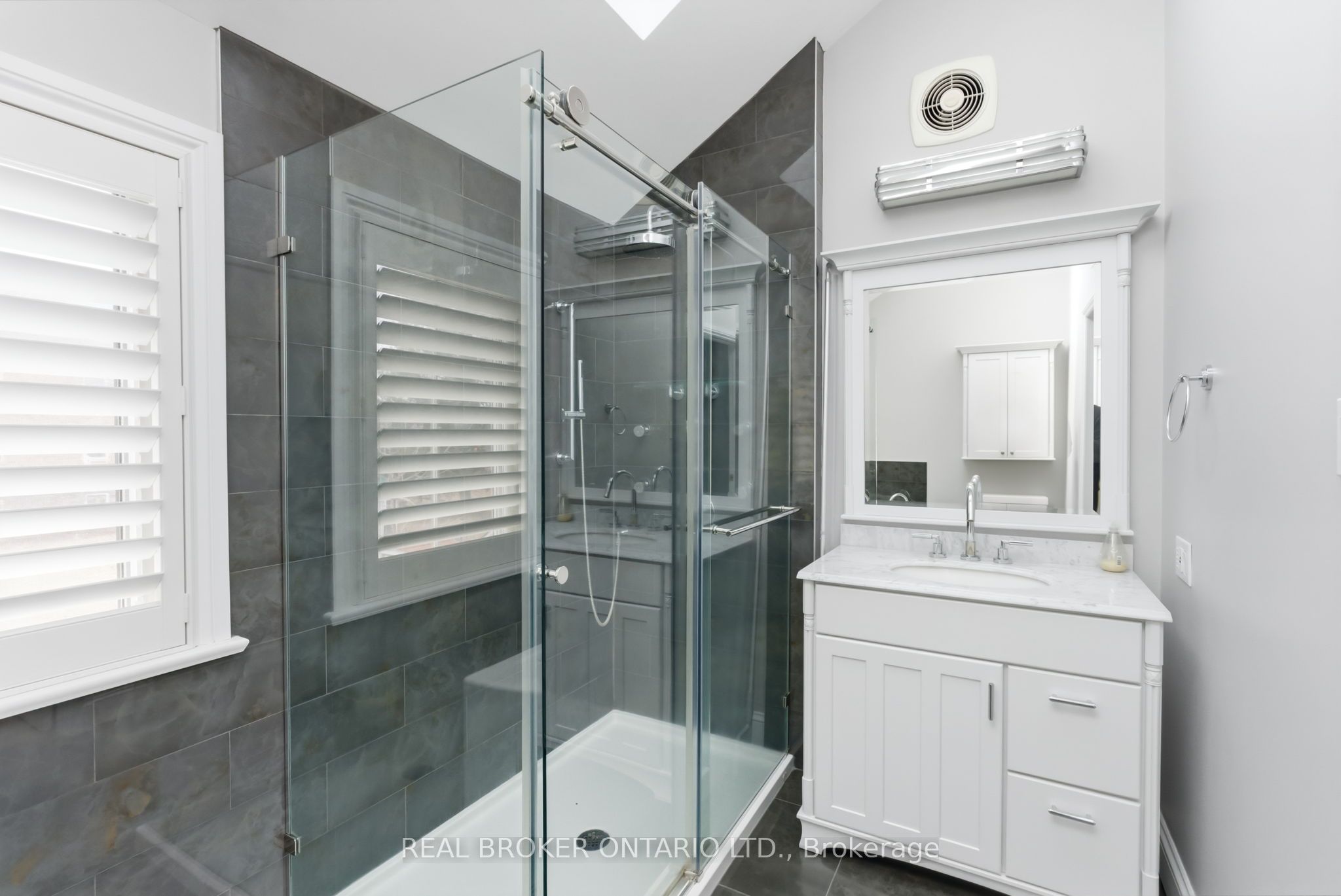 154 Brock Street E Property Photo 22