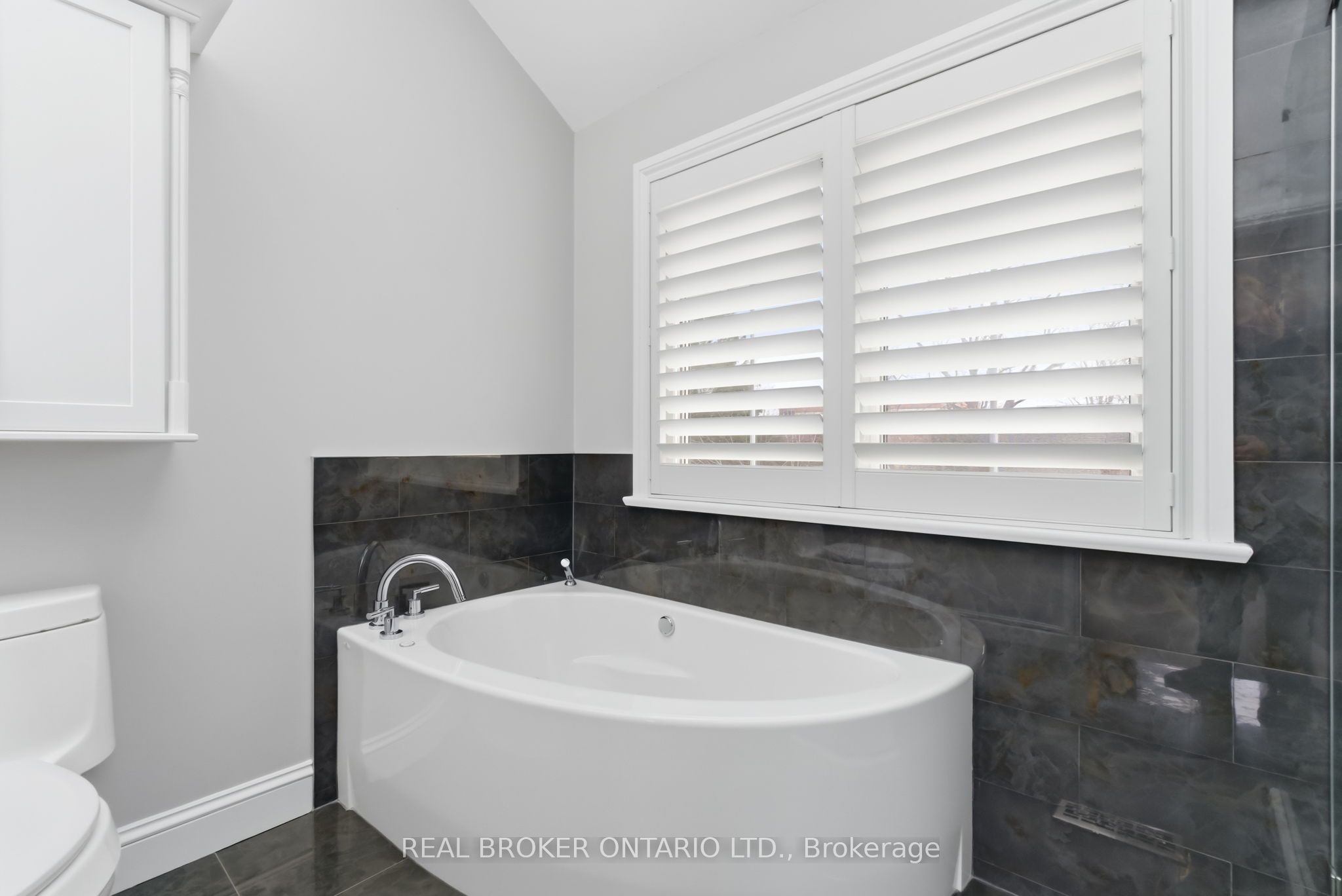 154 Brock Street E Property Photo 25